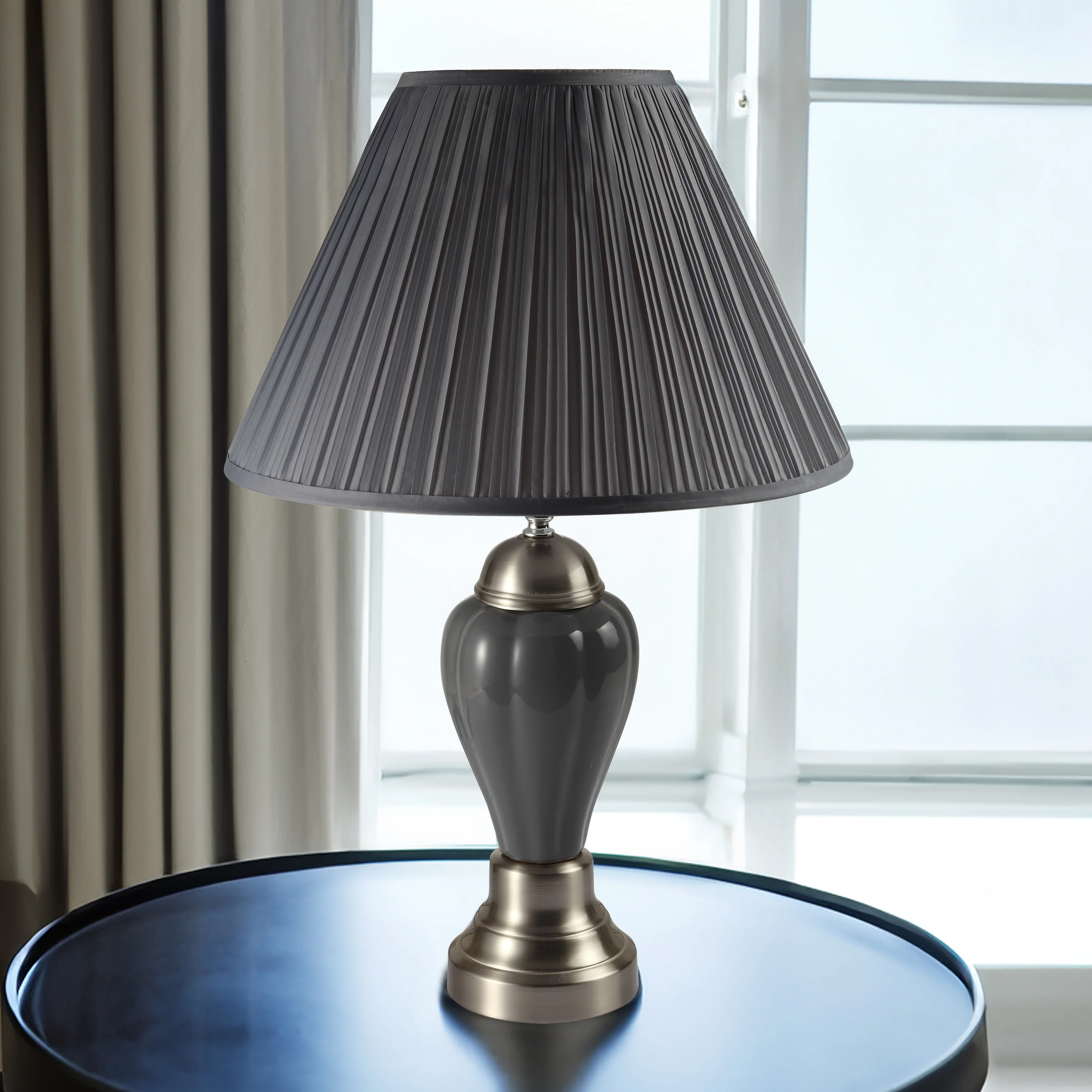 26" Porcelain Lamp - Image 2