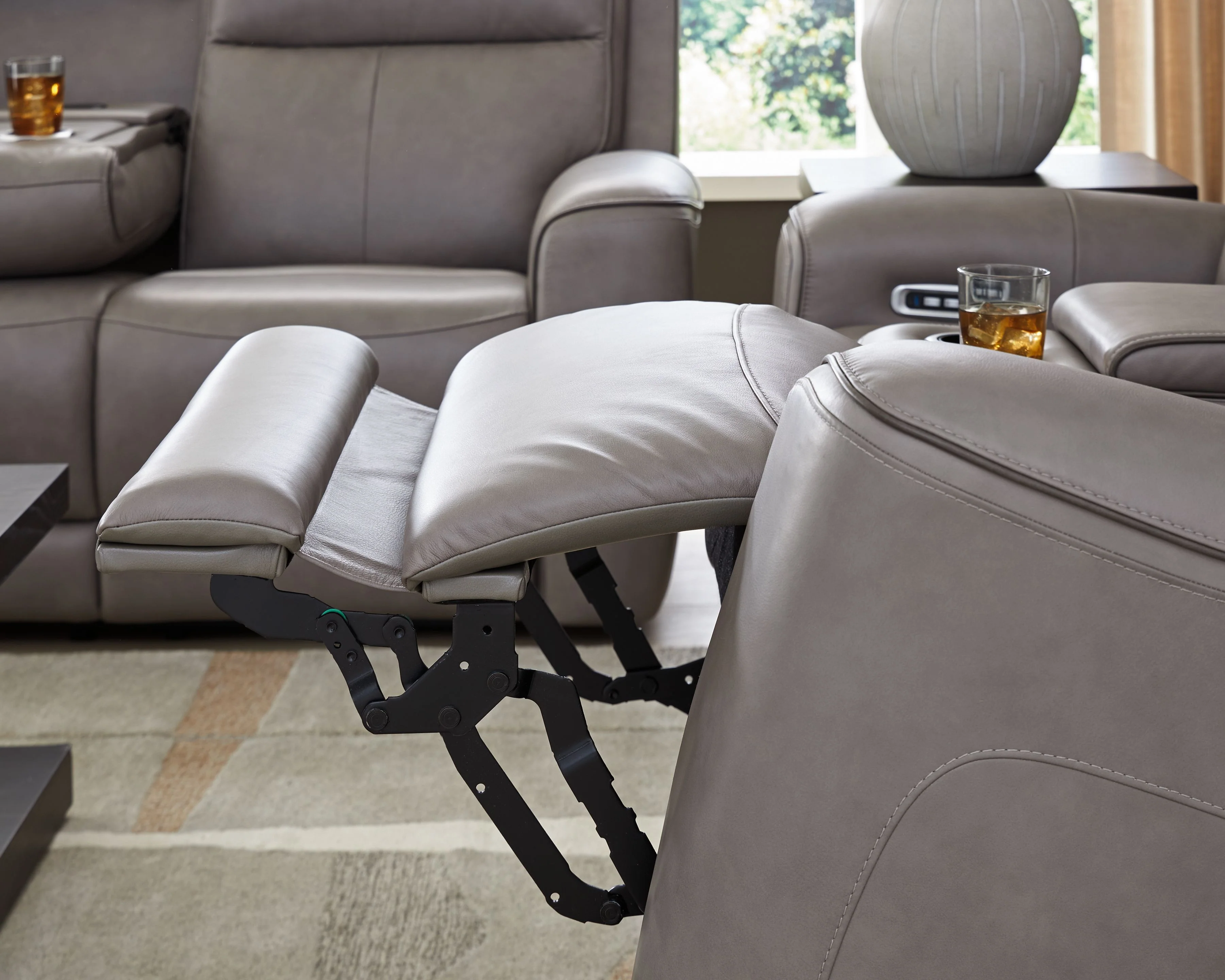 5Z-Comfort - Relaxation - Power Reclining Loveseat with Console / Adj Headrest - Image 10
