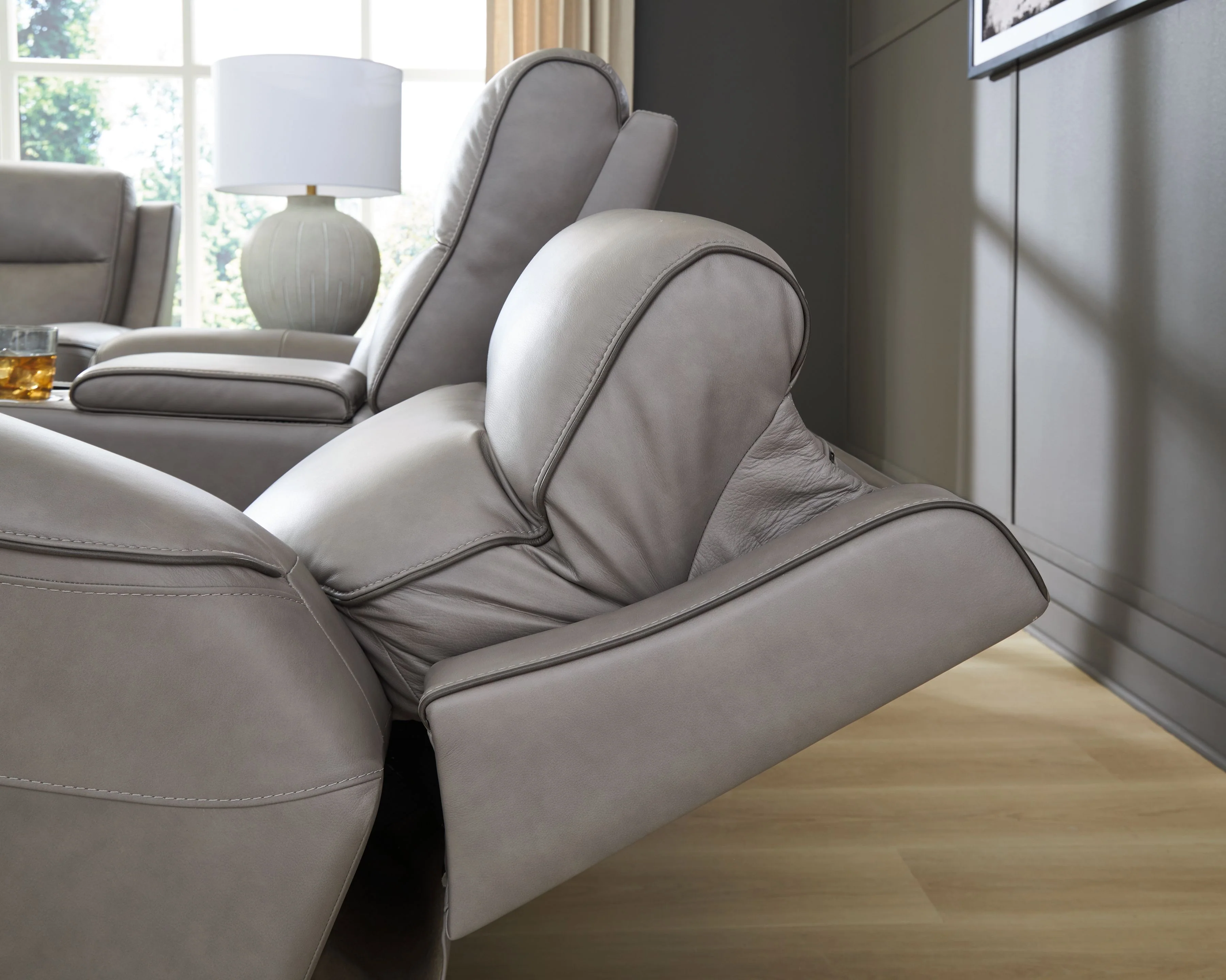 5Z-Comfort - Relaxation - Power Reclining Loveseat with Console / Adj Headrest - Image 17