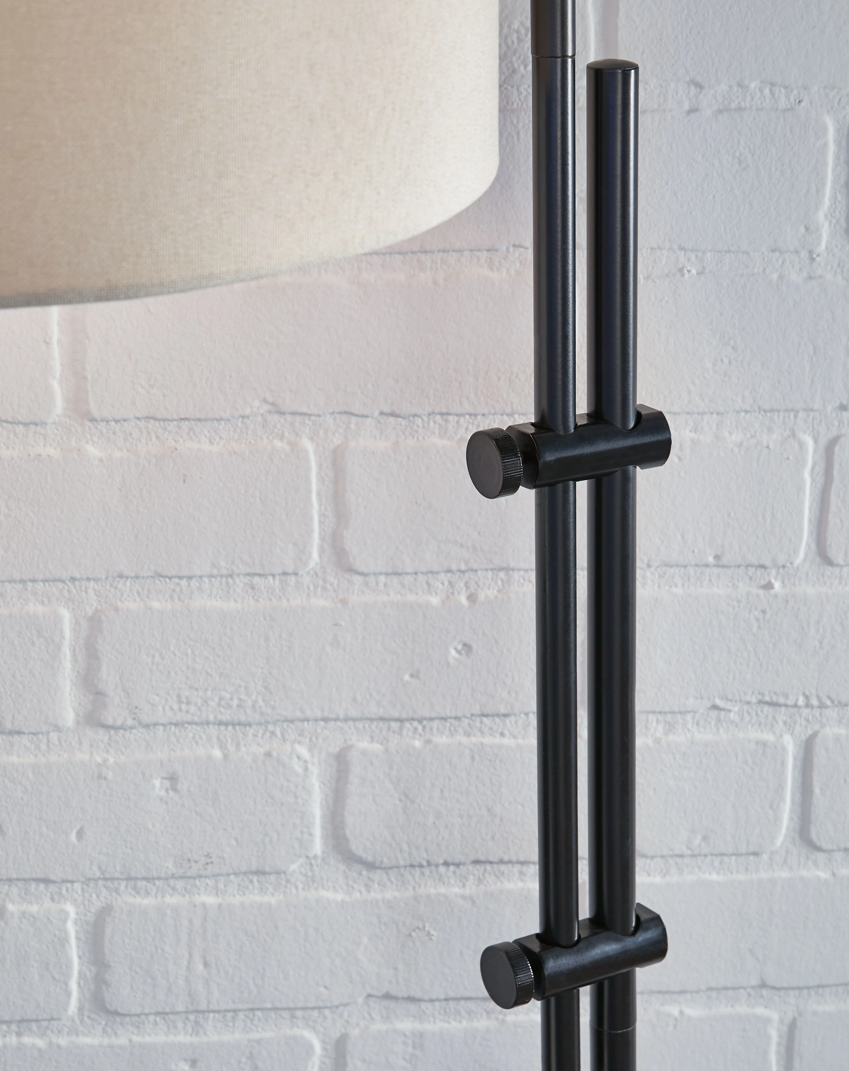 Baronvale - Metal Accent Lamp - Image 4