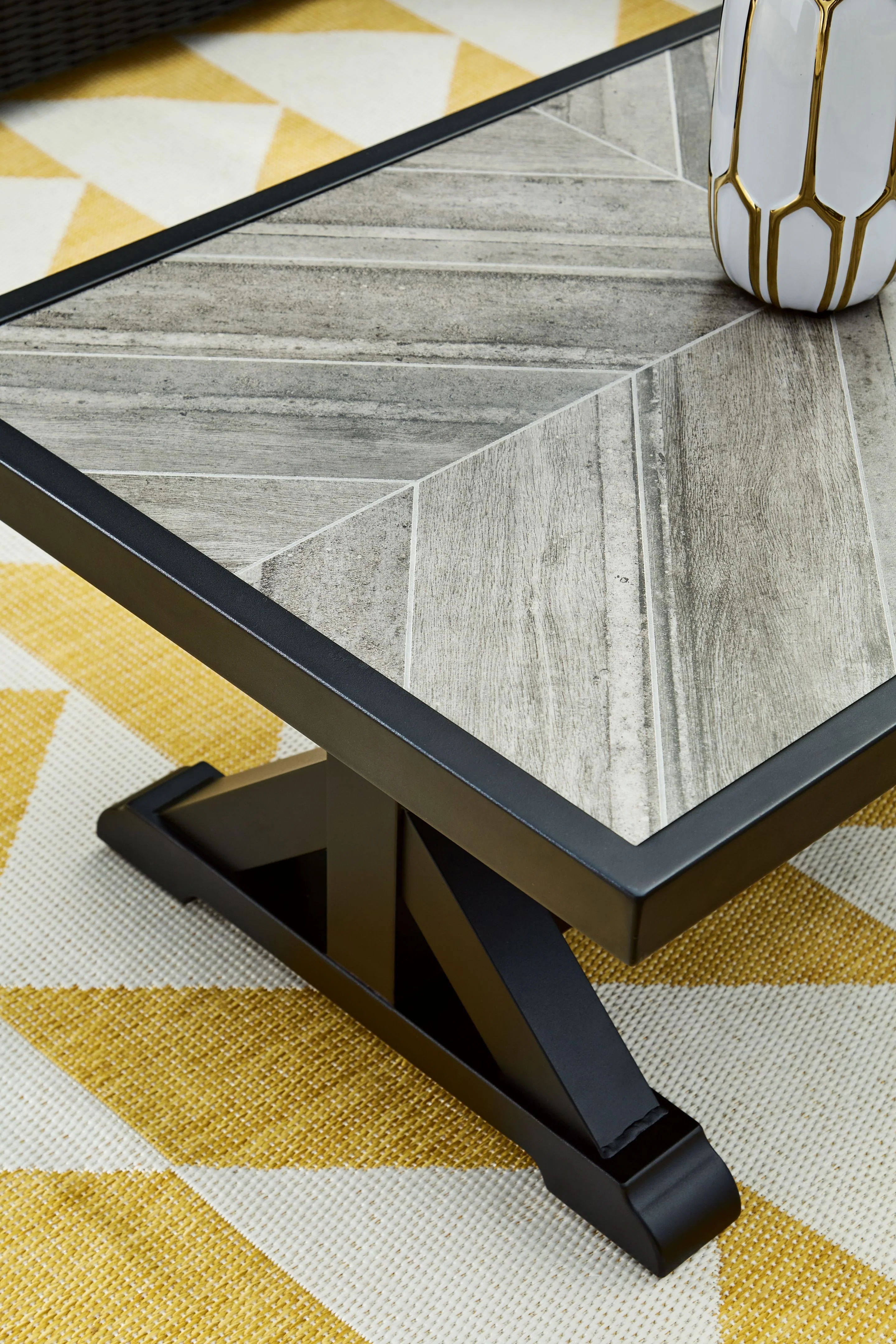 Beachcroft - Rectangular Cocktail Table - Image 2