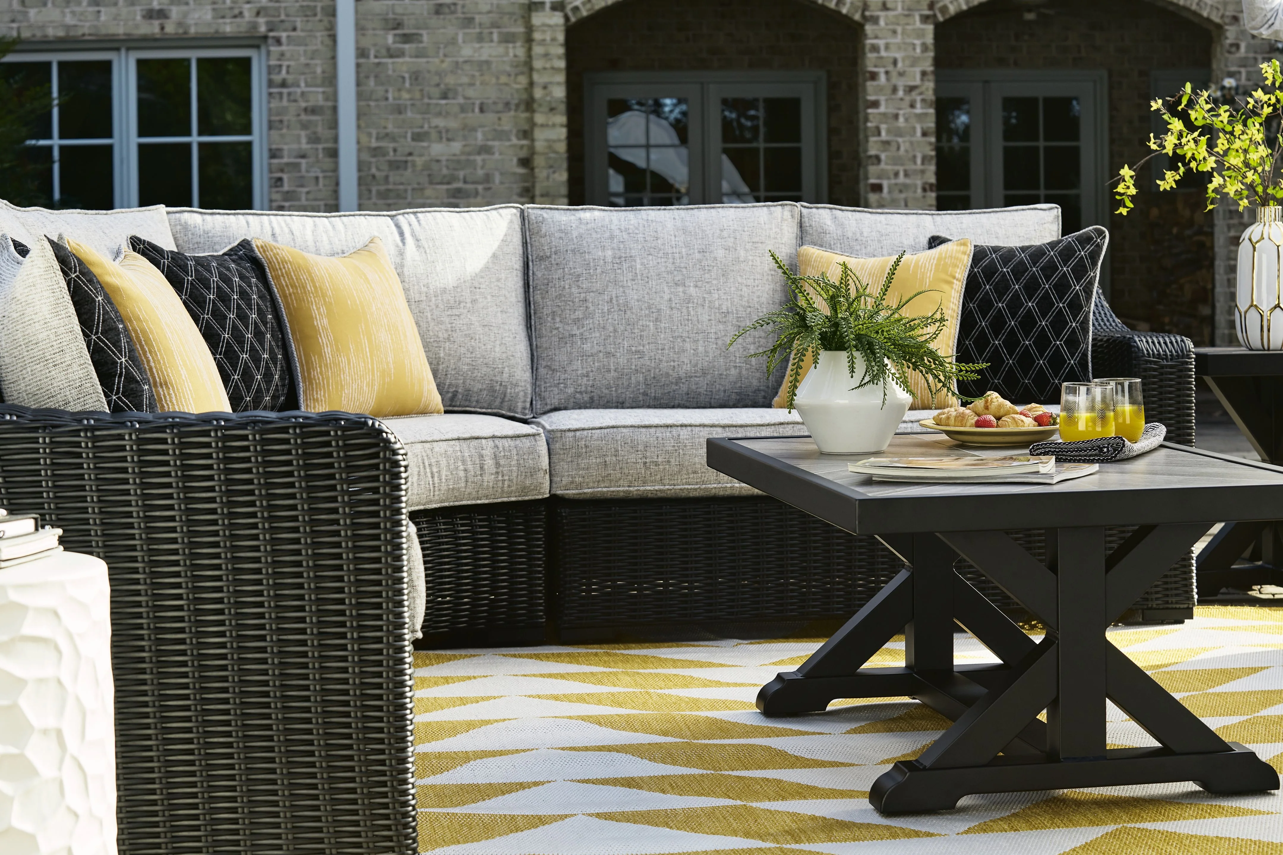 Beachcroft - Rectangular Cocktail Table - Image 8