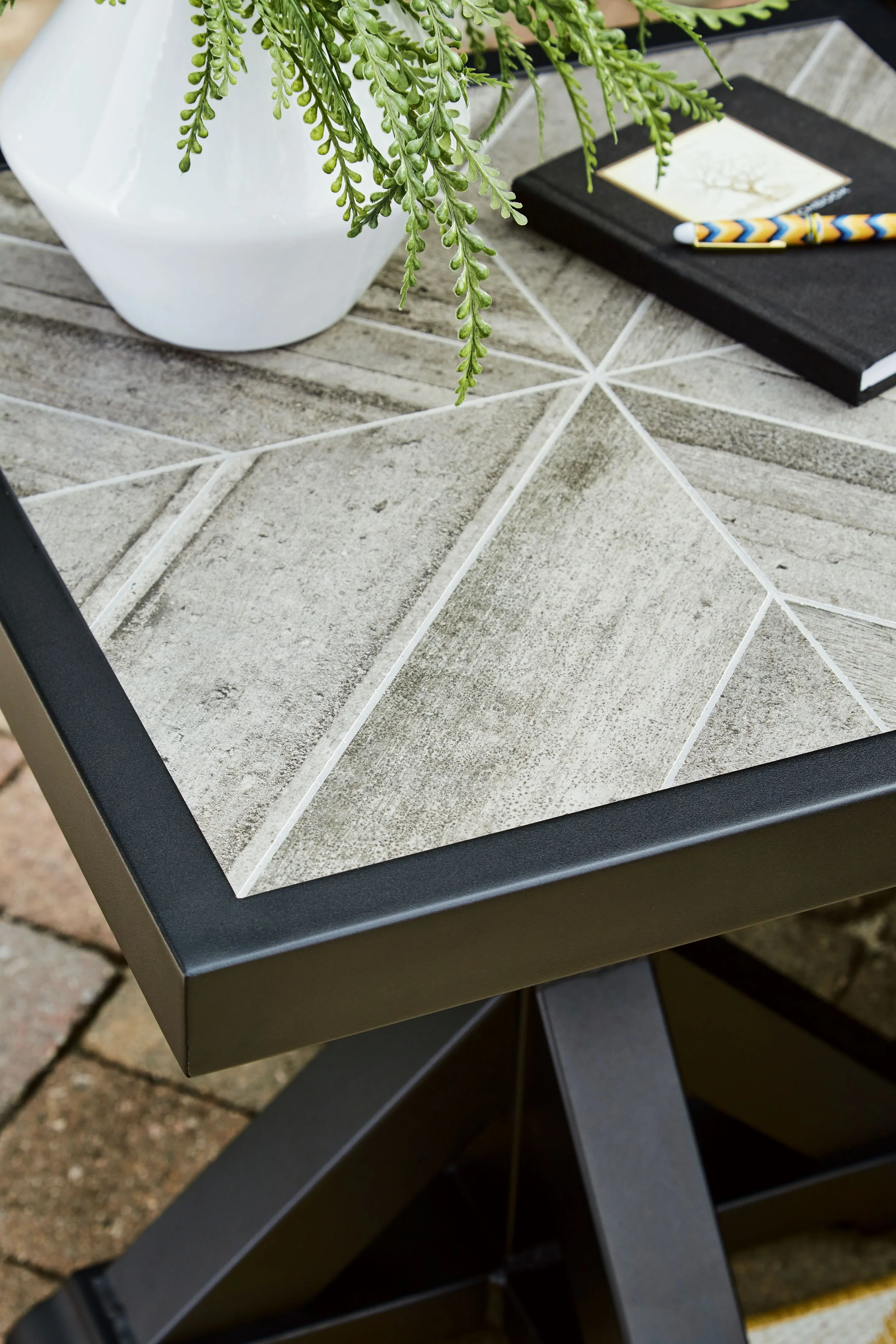 Beachcroft - Square End Table - Image 3