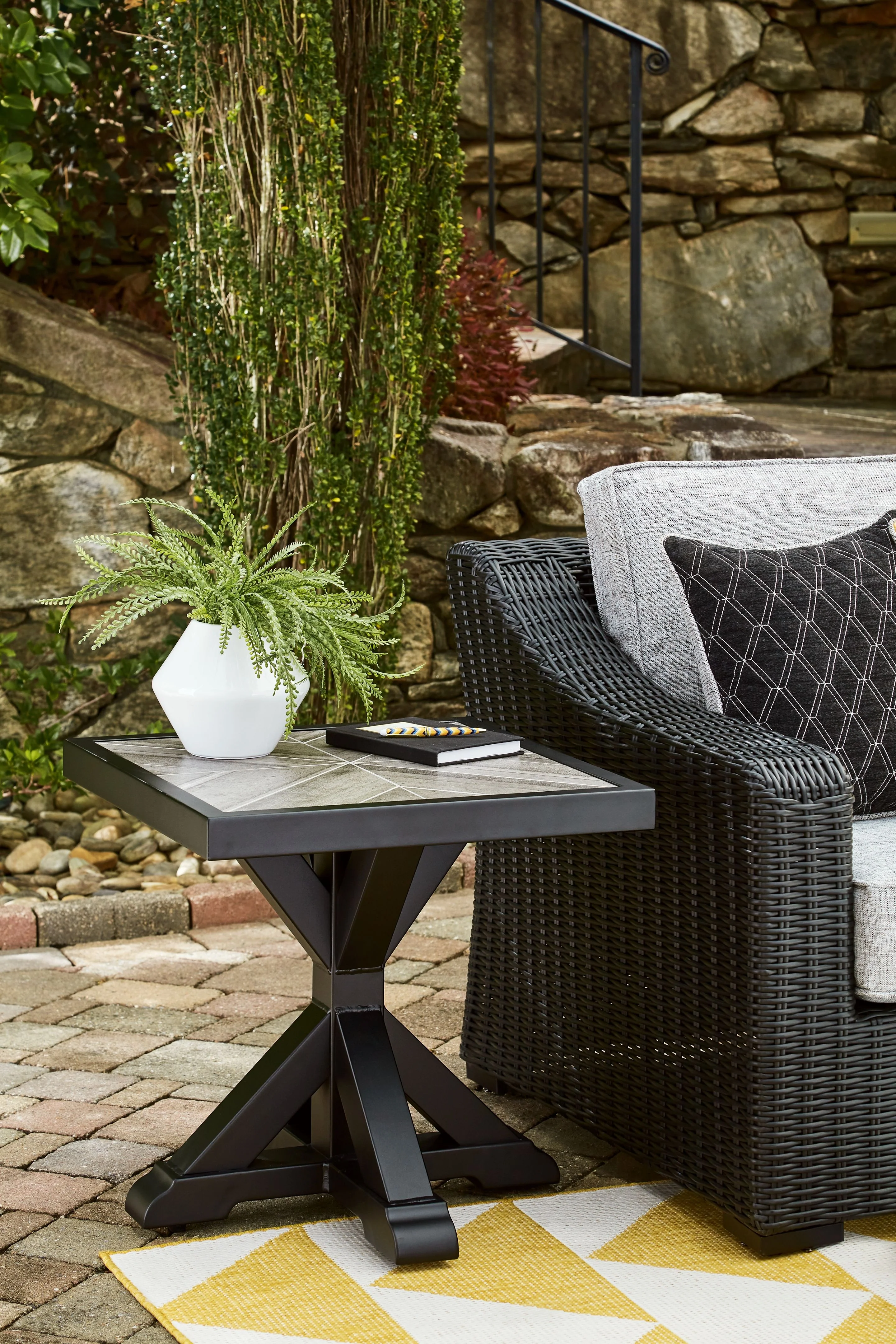Beachcroft - Square End Table - Image 6