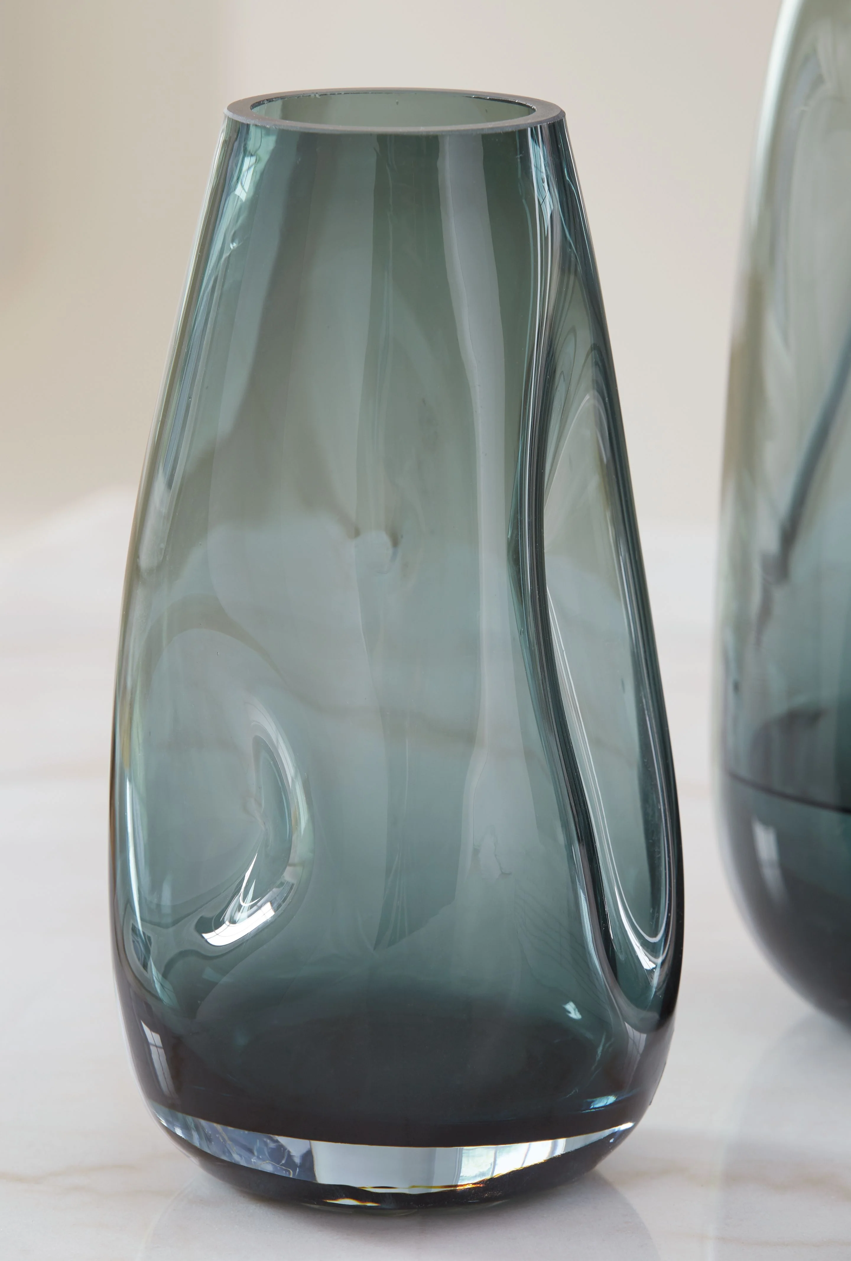 Beamund - Vase - 9" - Image 2