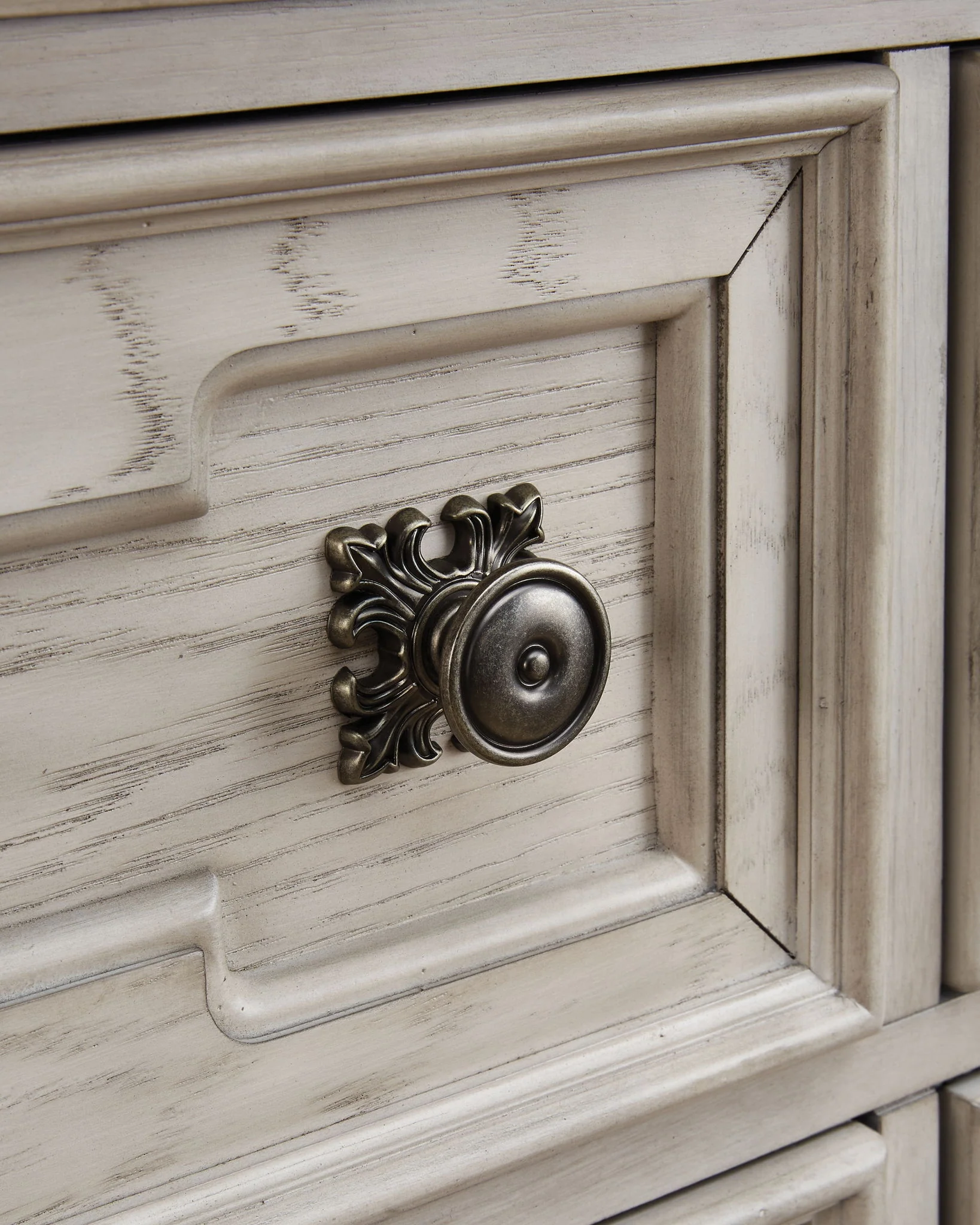 Bruchandi - Five Drawer Chest - Antique White - Image 4