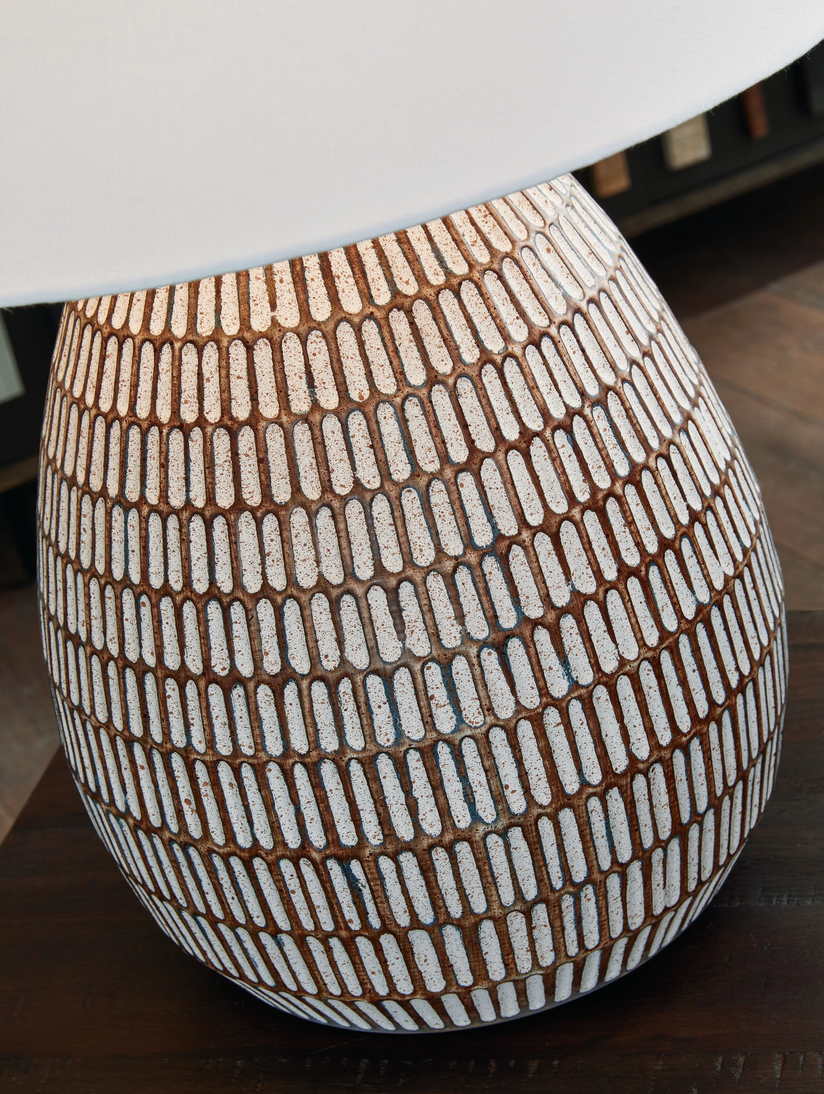 Darrich - Metal Table Lamp - Beige / White - Image 4