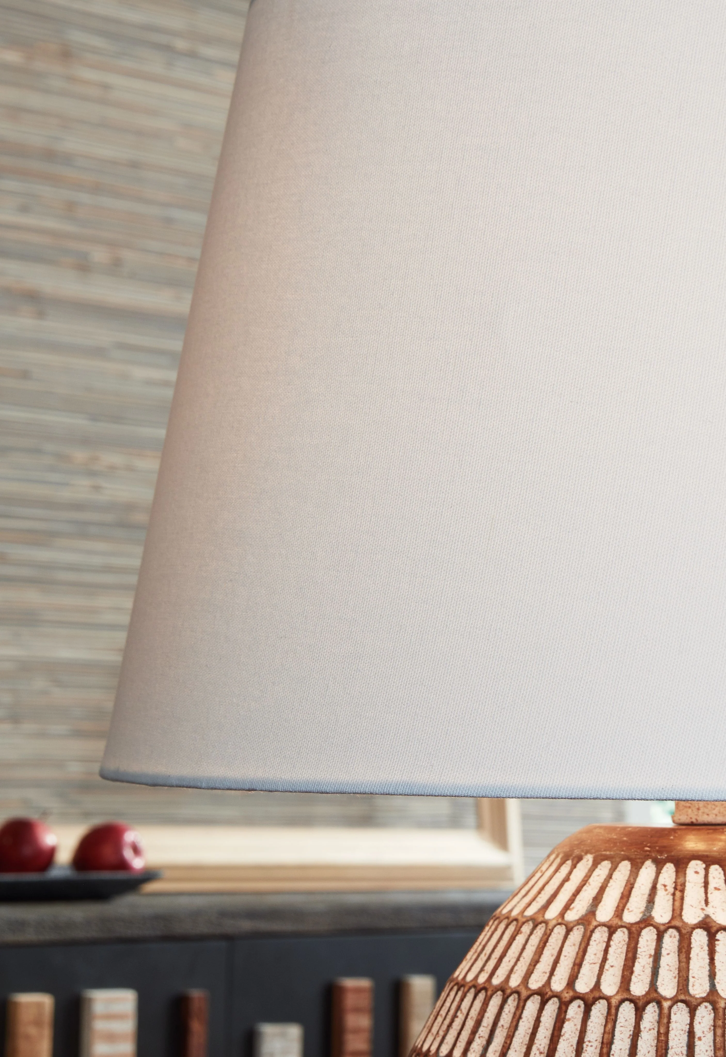Darrich - Metal Table Lamp - Beige / White - Image 5