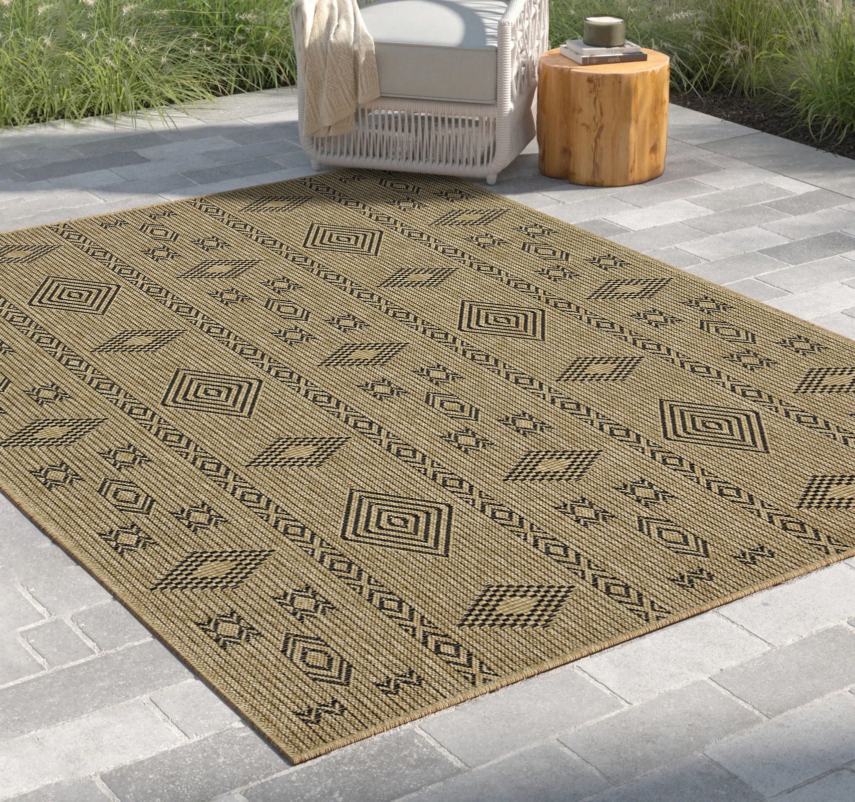 Earth - 2'7" X 7'3" Indoor, Outdoor Area Rug - Jute / Black - Image 4