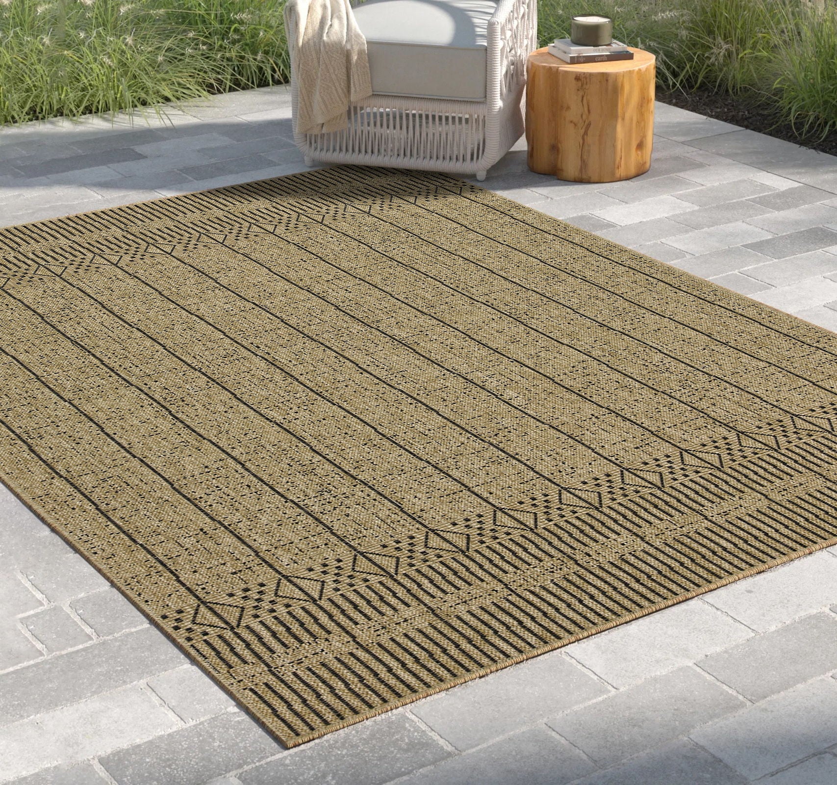 Earth - 5'3" X 7'3" Indoor, Outdoor Area Rug - Jute / Black - Image 4