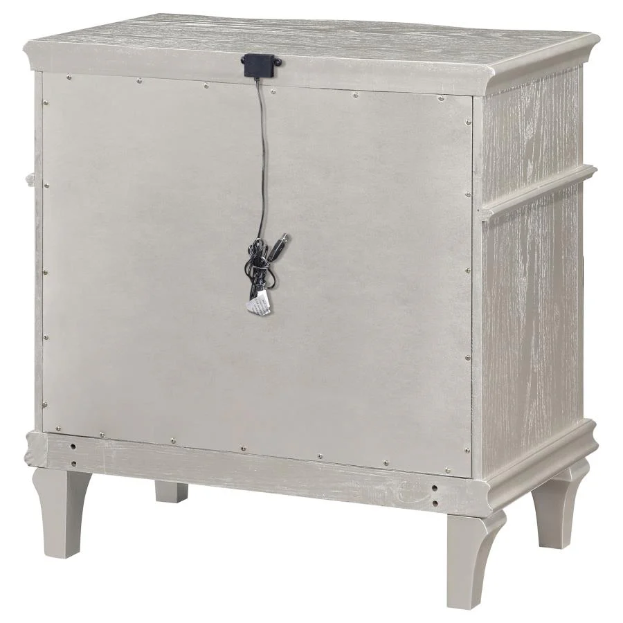Evangeline - 3-Drawer Nightstand - Silver Oak - Image 8