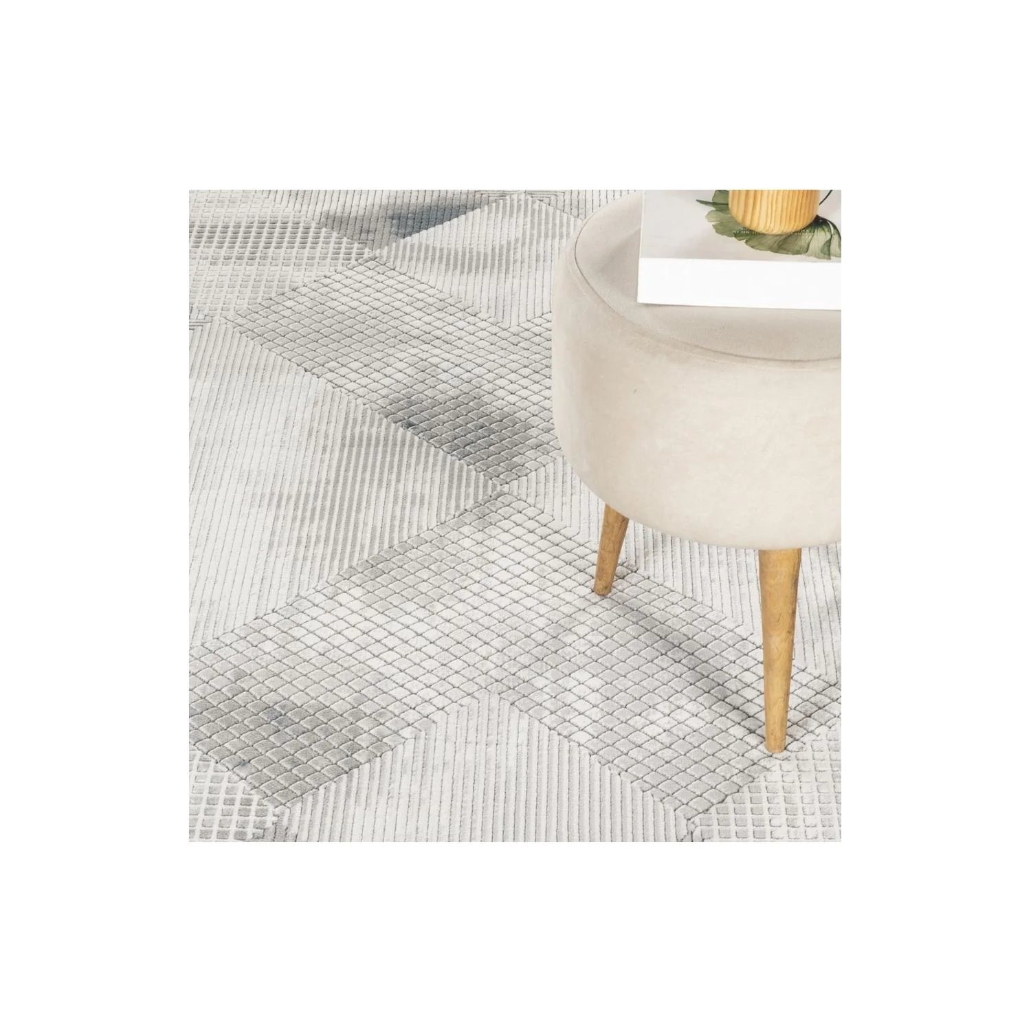 Geometrix - 5'3" X 7'3" Area Rug With Geometric, 3D Effect - Gray / Ivory - Image 4