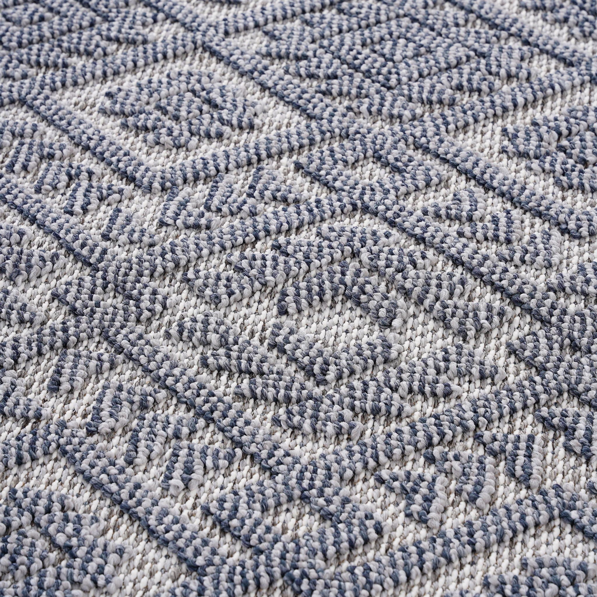 Guros - 6' X 9' Traditional Indoor / Outdoor Area Rug - White / Gray - Image 5