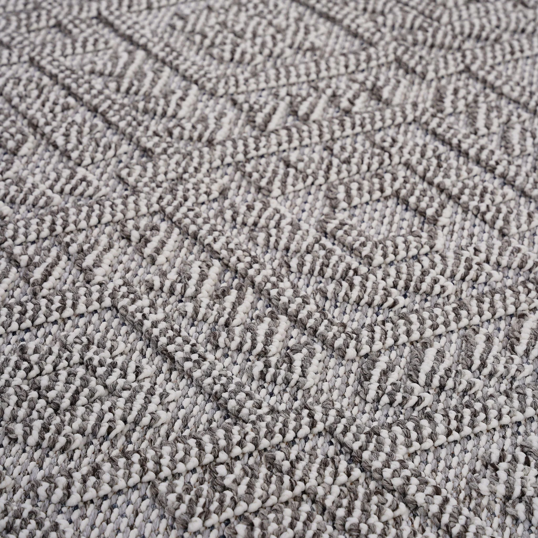 Guros - 8' X 10' Traditional Indoor / Outdoor Area Rug - White - Image 6