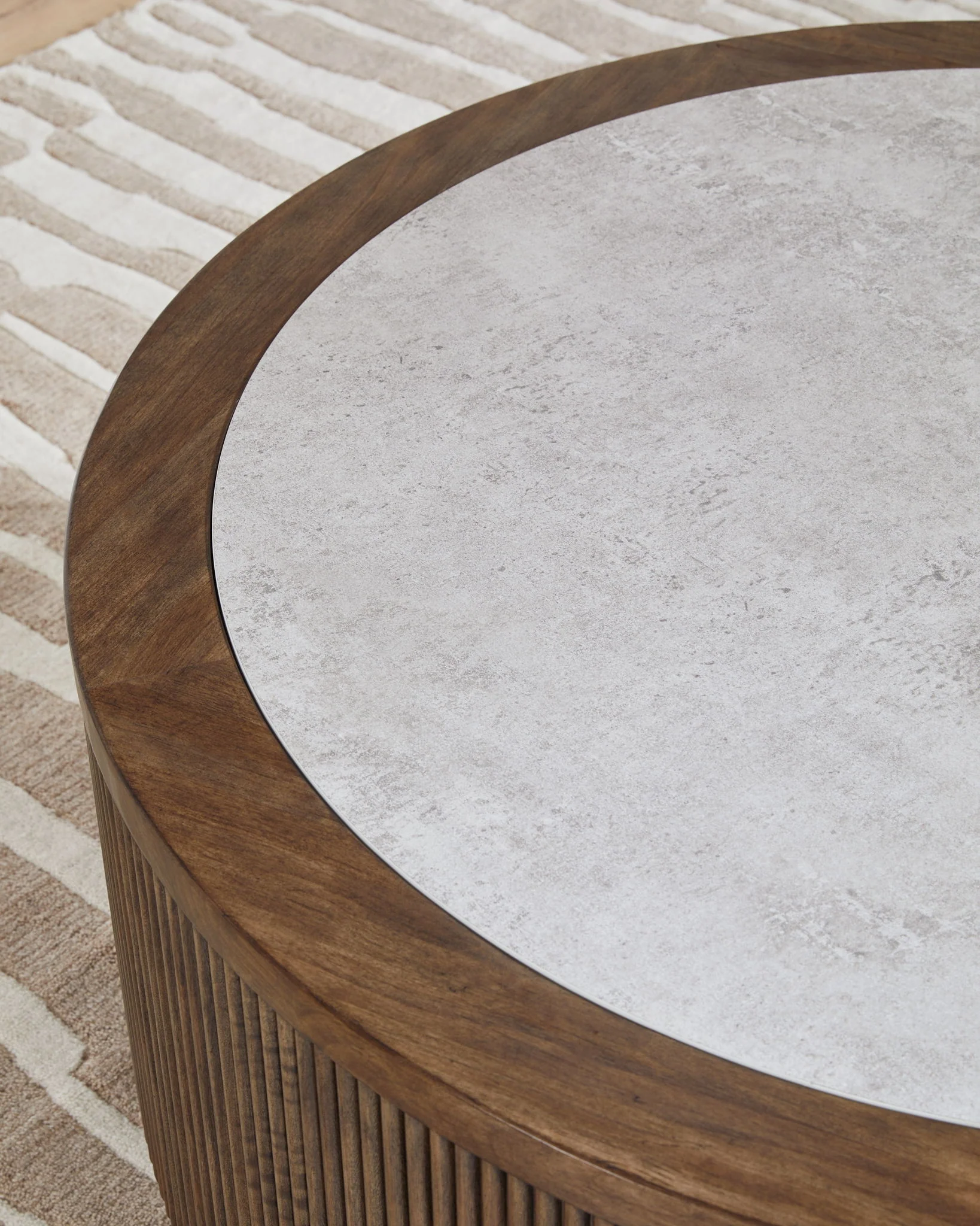 Hadonna - Round Table - Image 8