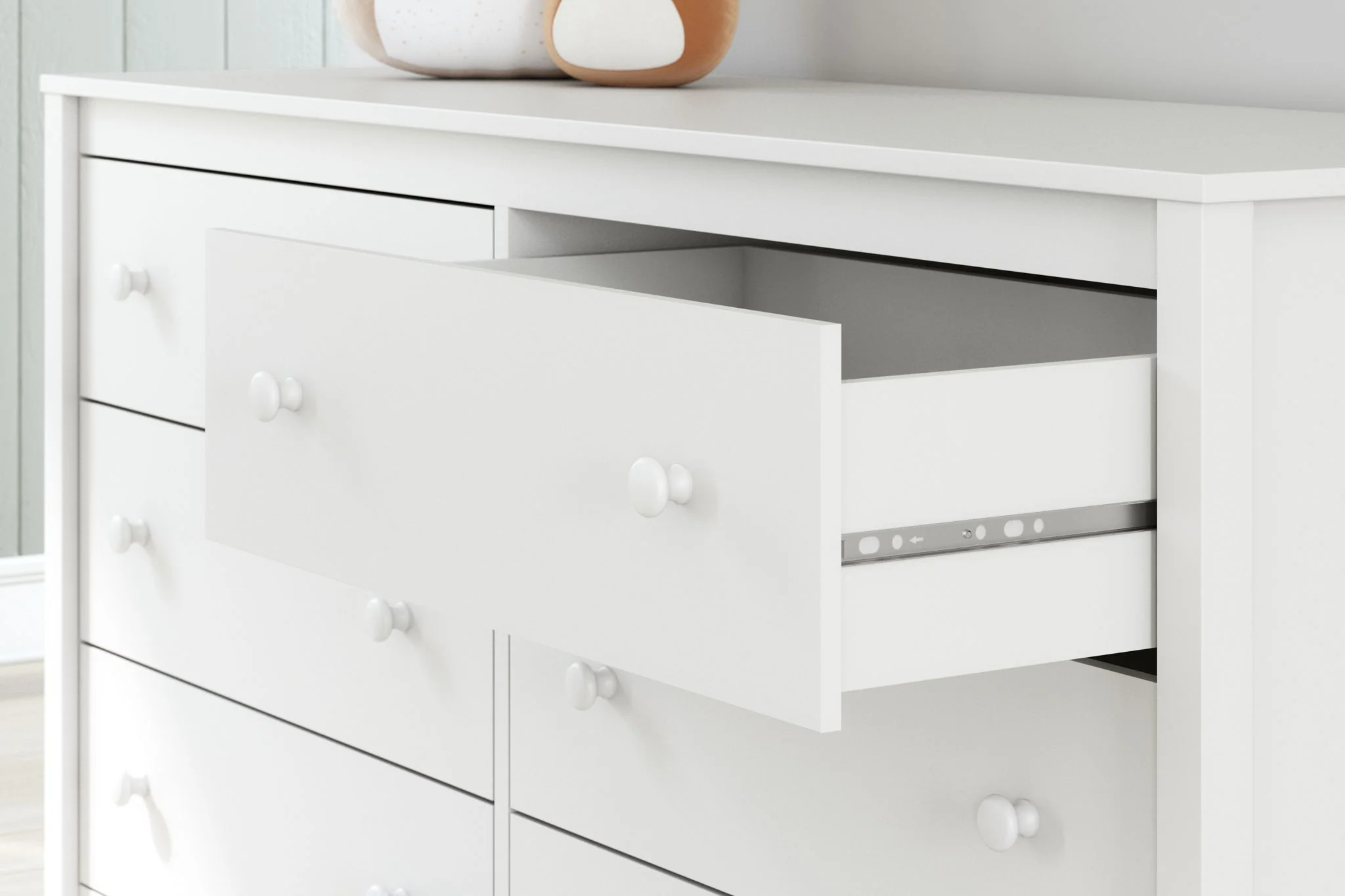 Hallityn - Six Drawer Dresser - White - Image 11