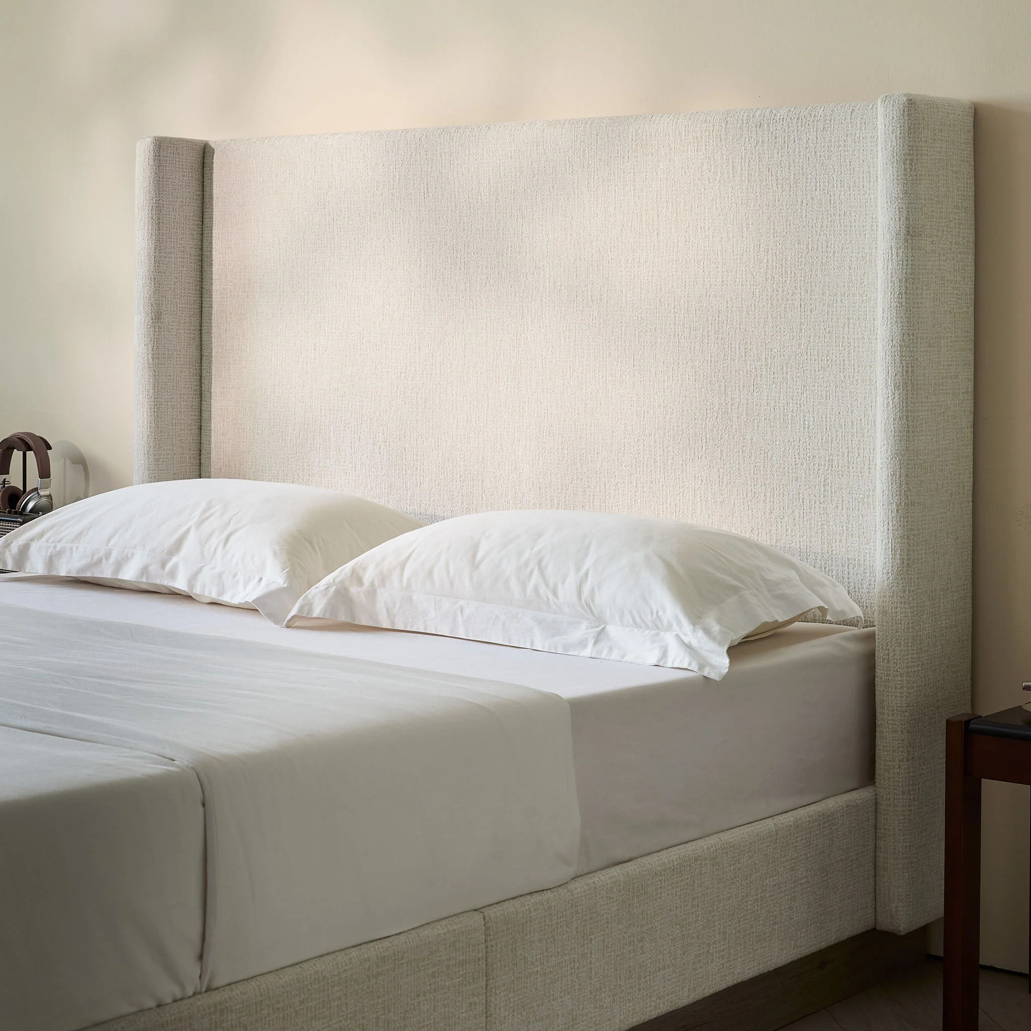 Hosford - Minimalist Upholstered Wingback Bed With Wood Base Platform - Image 25
