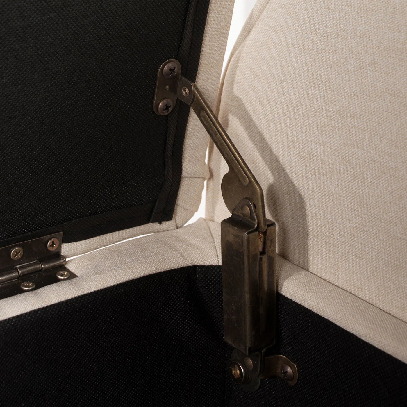 Jacqueline - Tufted Roll Arm Storage Bench - Image 4