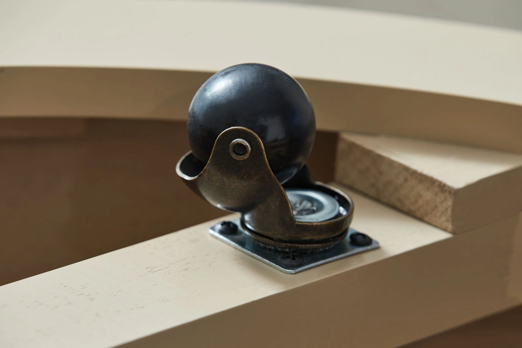 Jorielyn - Square Table - Image 4