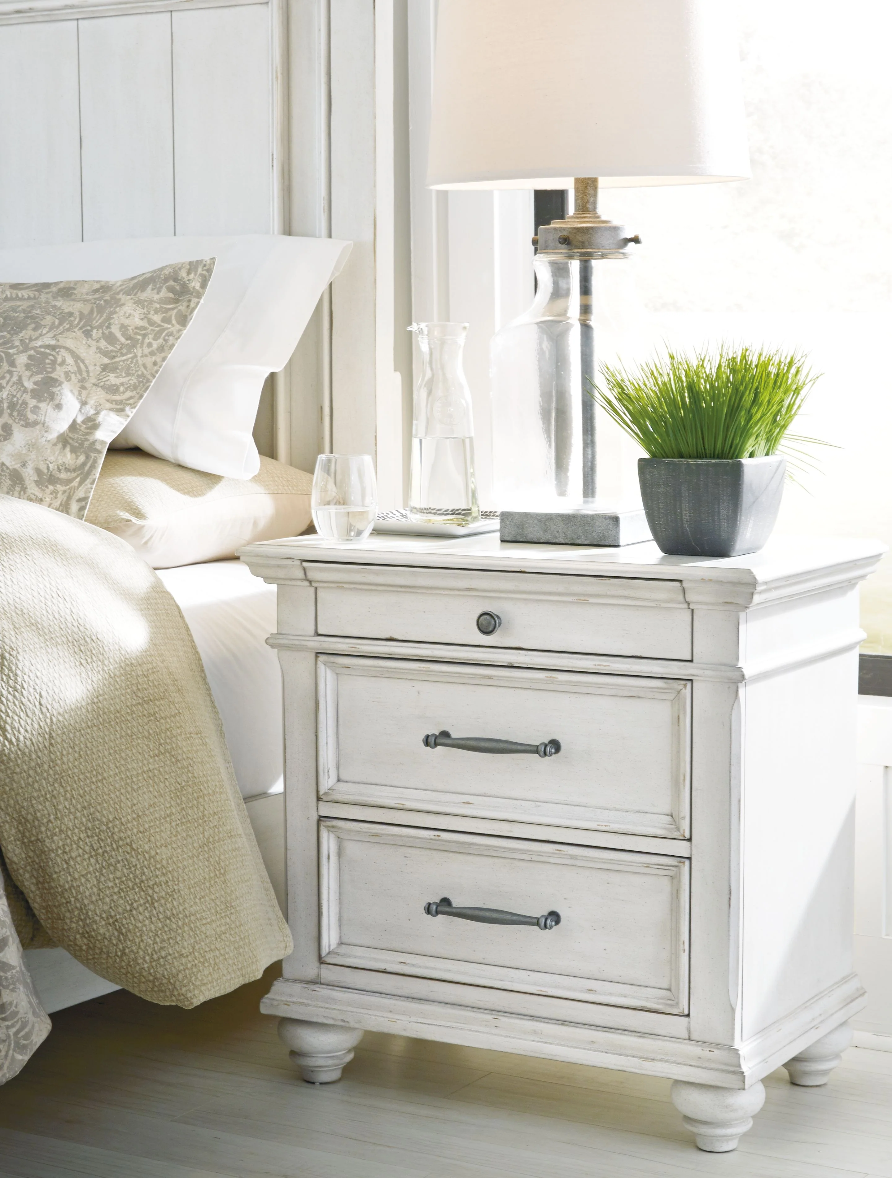 Kanwyn - Three Drawer Night Stand - Whitewash - Image 5