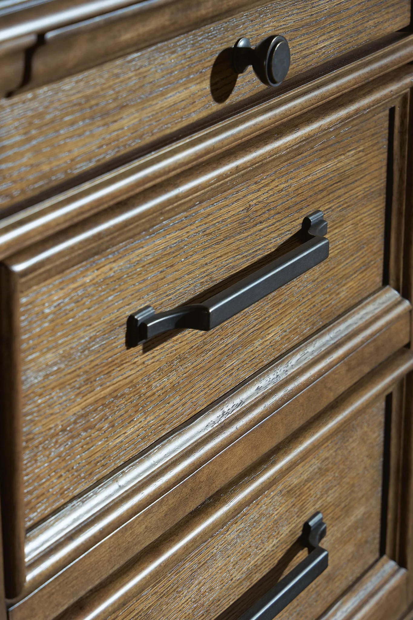 Karallin - Seven Drawer Chest - Medium Brown - Image 4