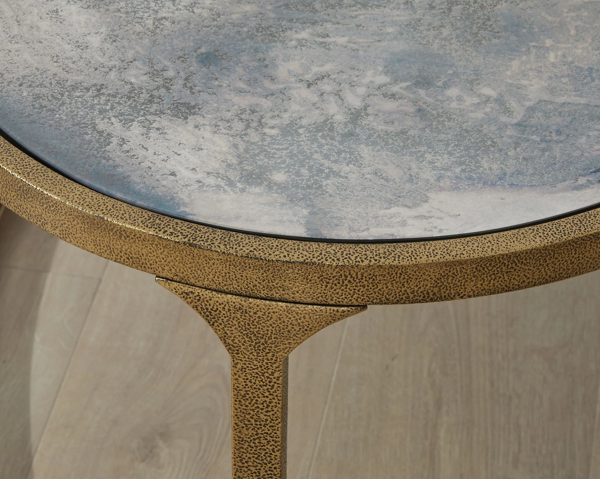 Korajane - Table - Image 4