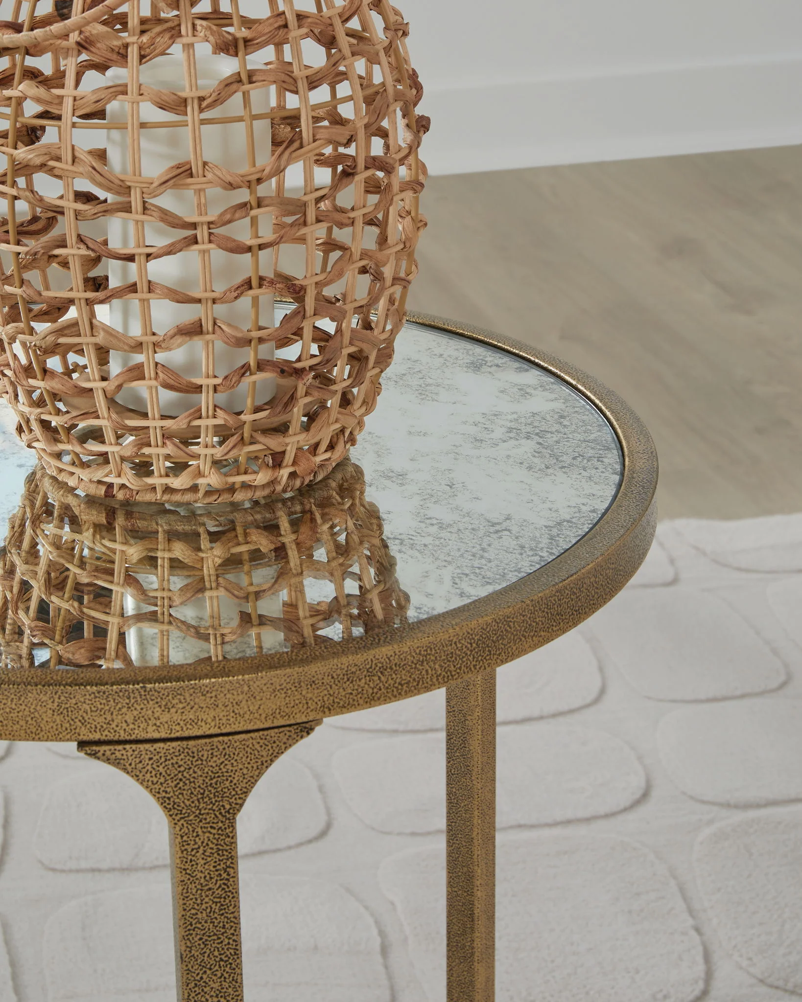 Korajane - Table - Image 6