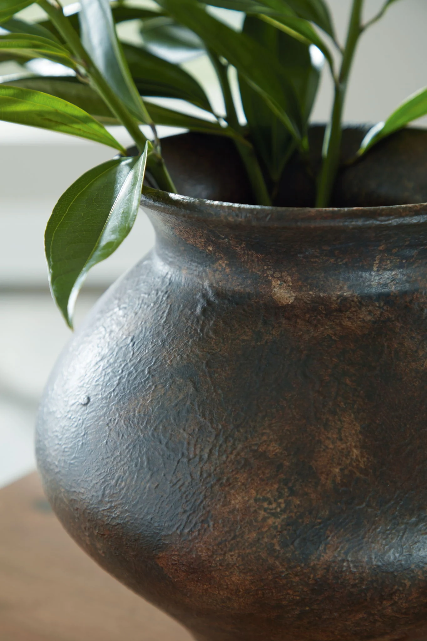 Laddlow - Vase - Antique Brown - Image 3