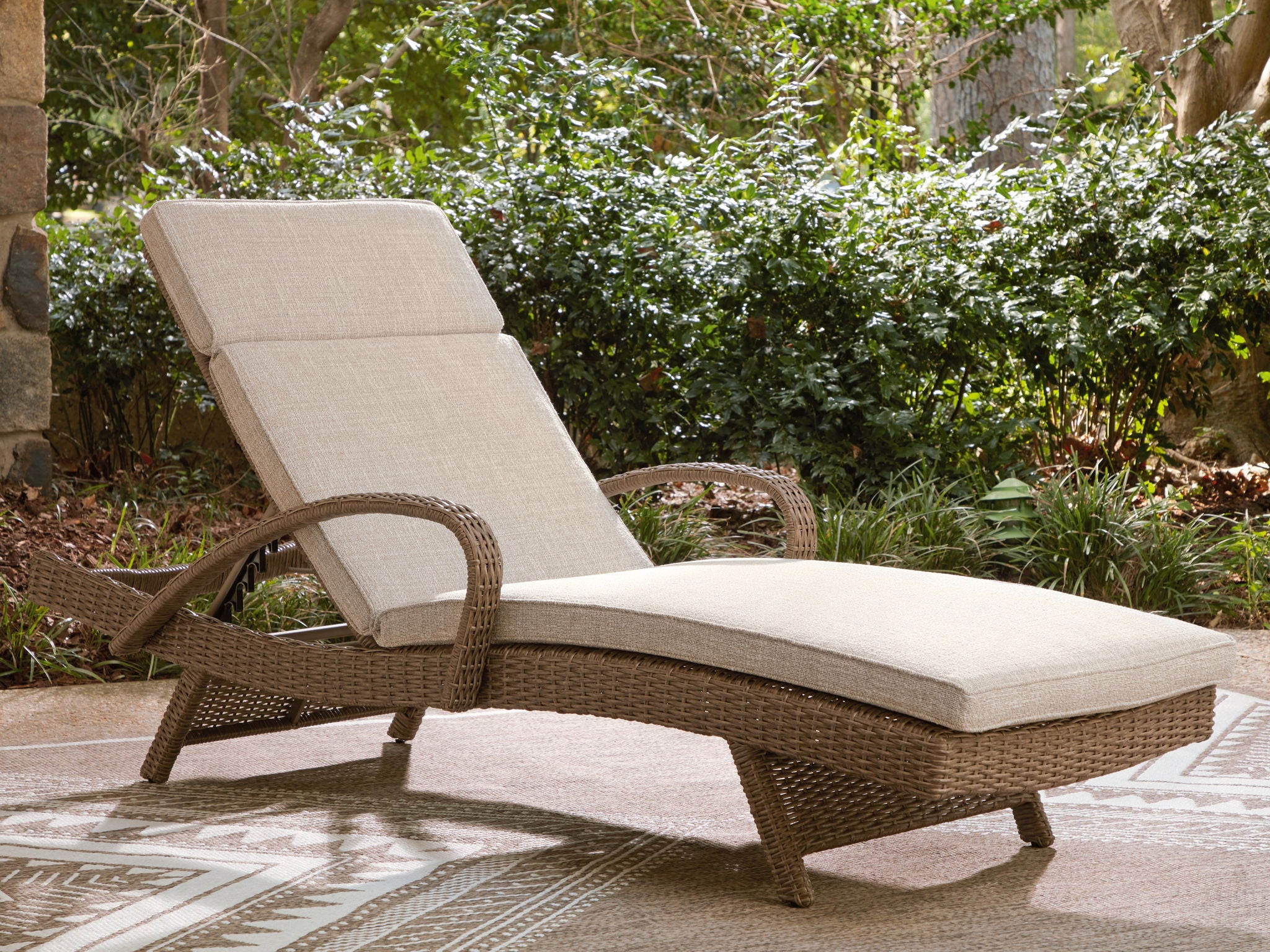 Laguna Heights - Chaise Lounge With Cushion - Beige - Image 3