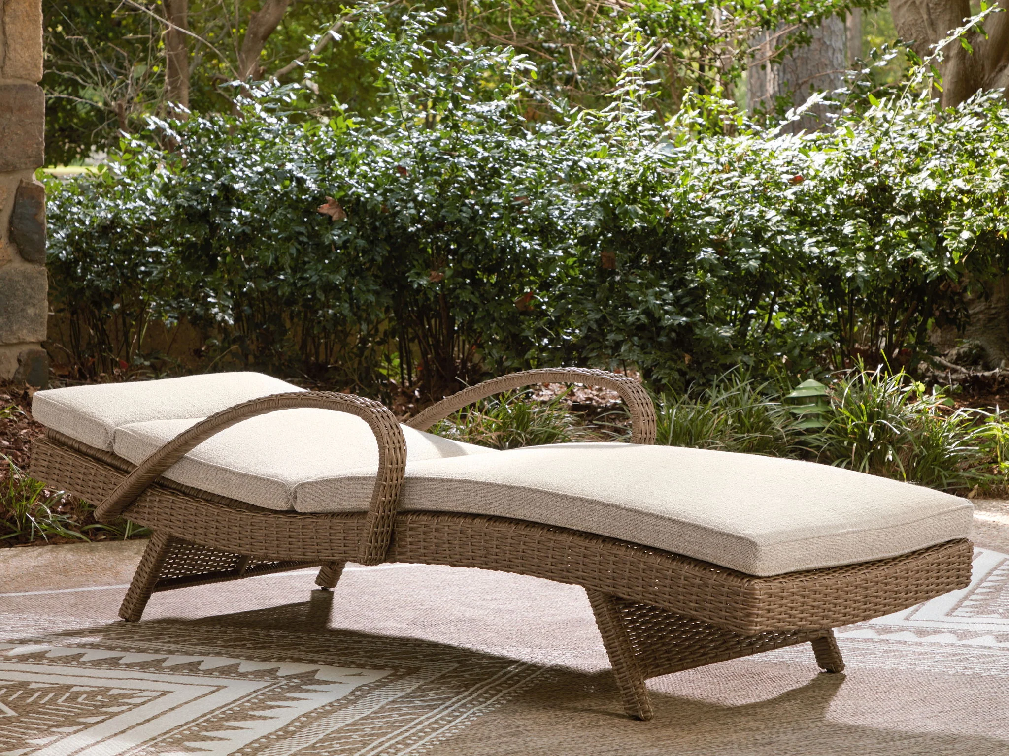 Laguna Heights - Chaise Lounge With Cushion - Beige - Image 5