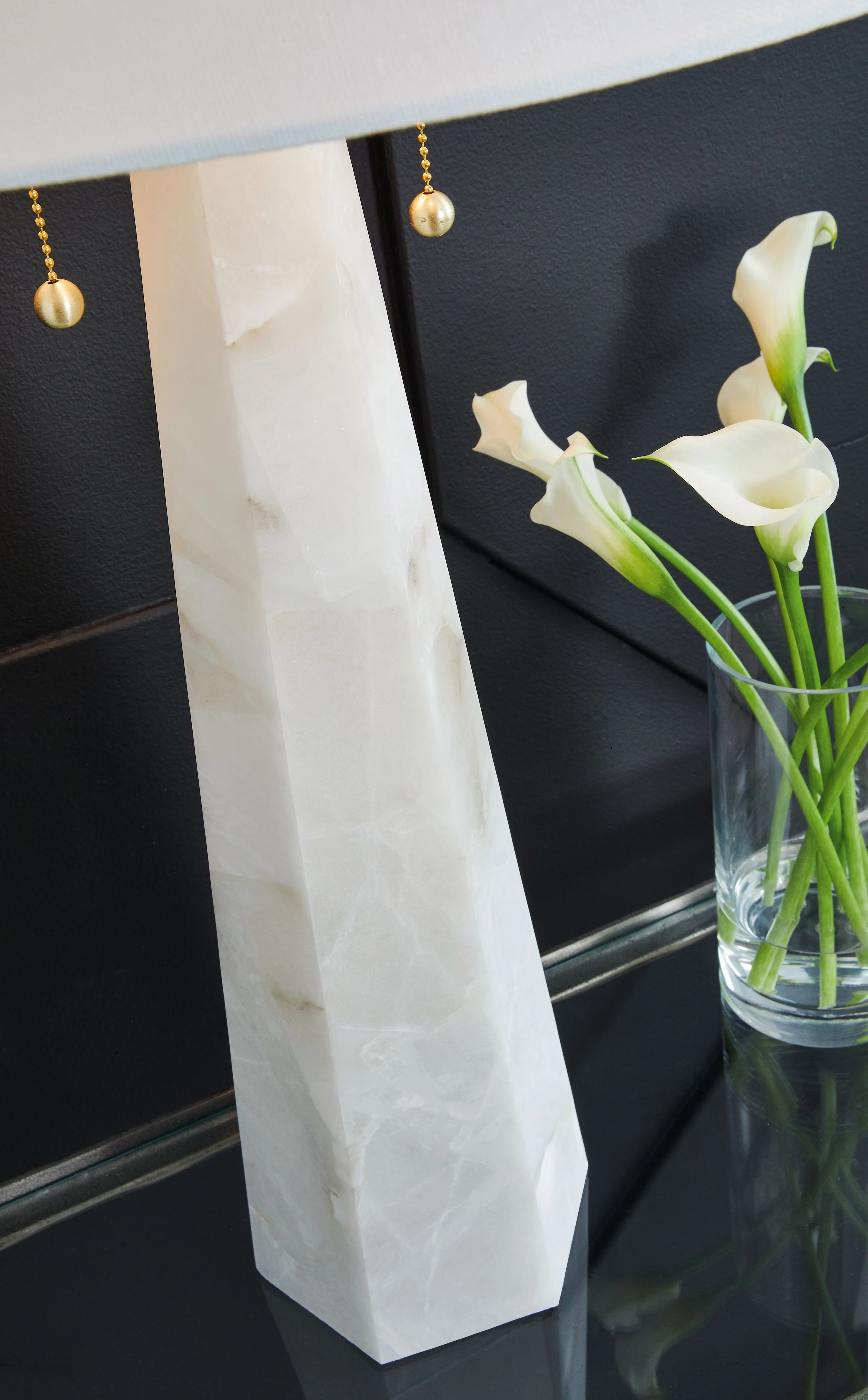 Laurellen - Alabaster Table Lamp - White - Image 3