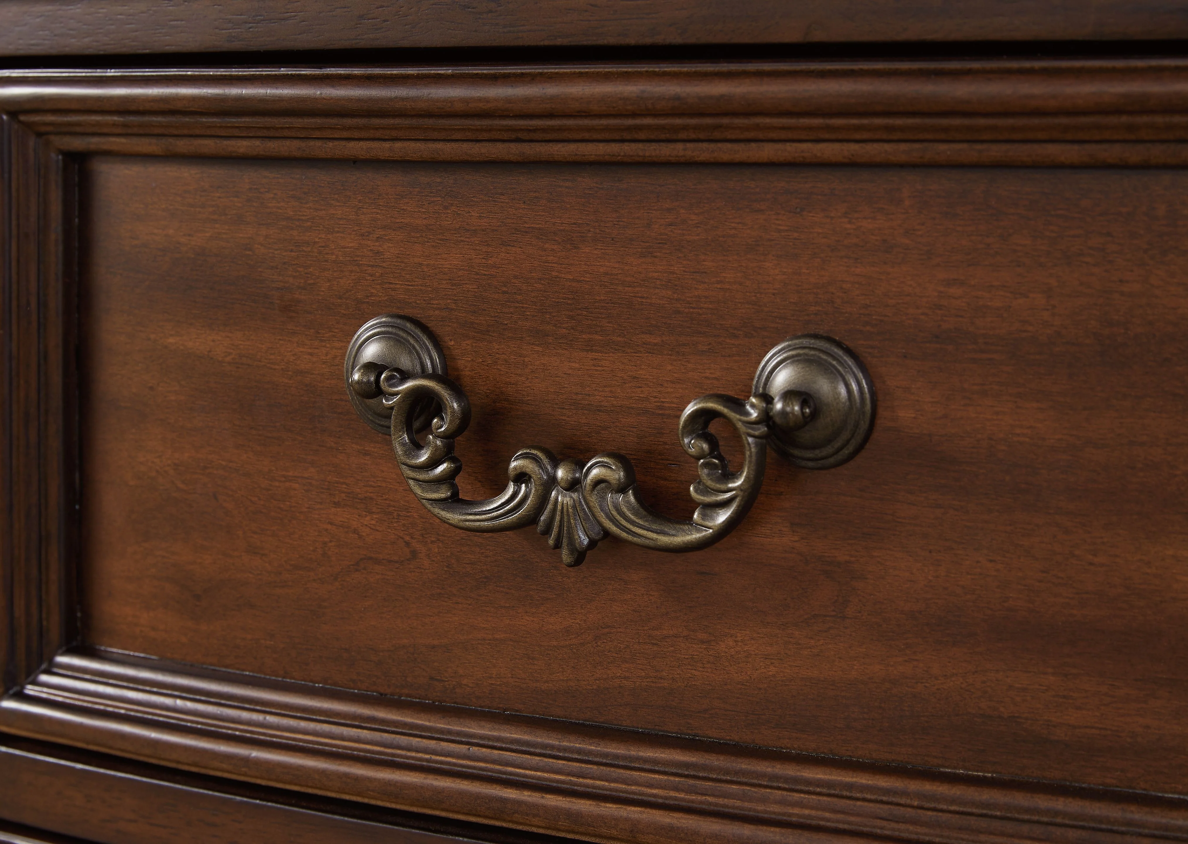 Lavinton - Five Drawer Chest - Brown - Image 7