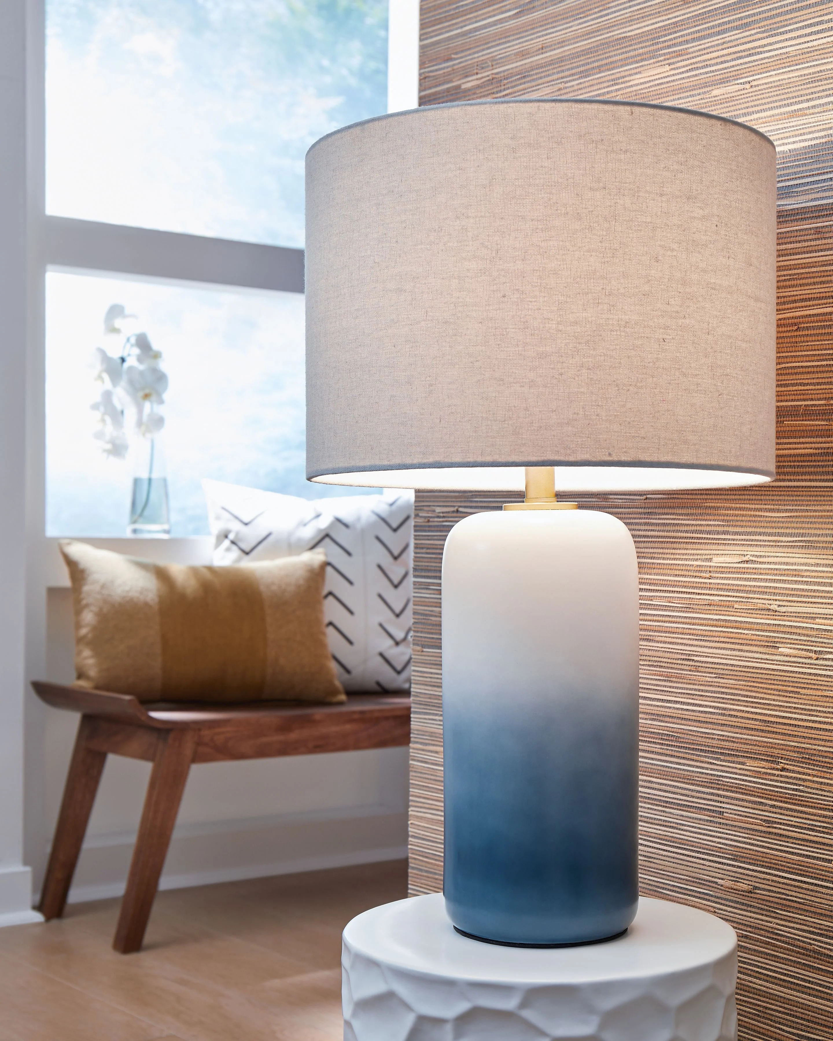 Lemrich - Ceramic Table Lamp  - White - Image 3