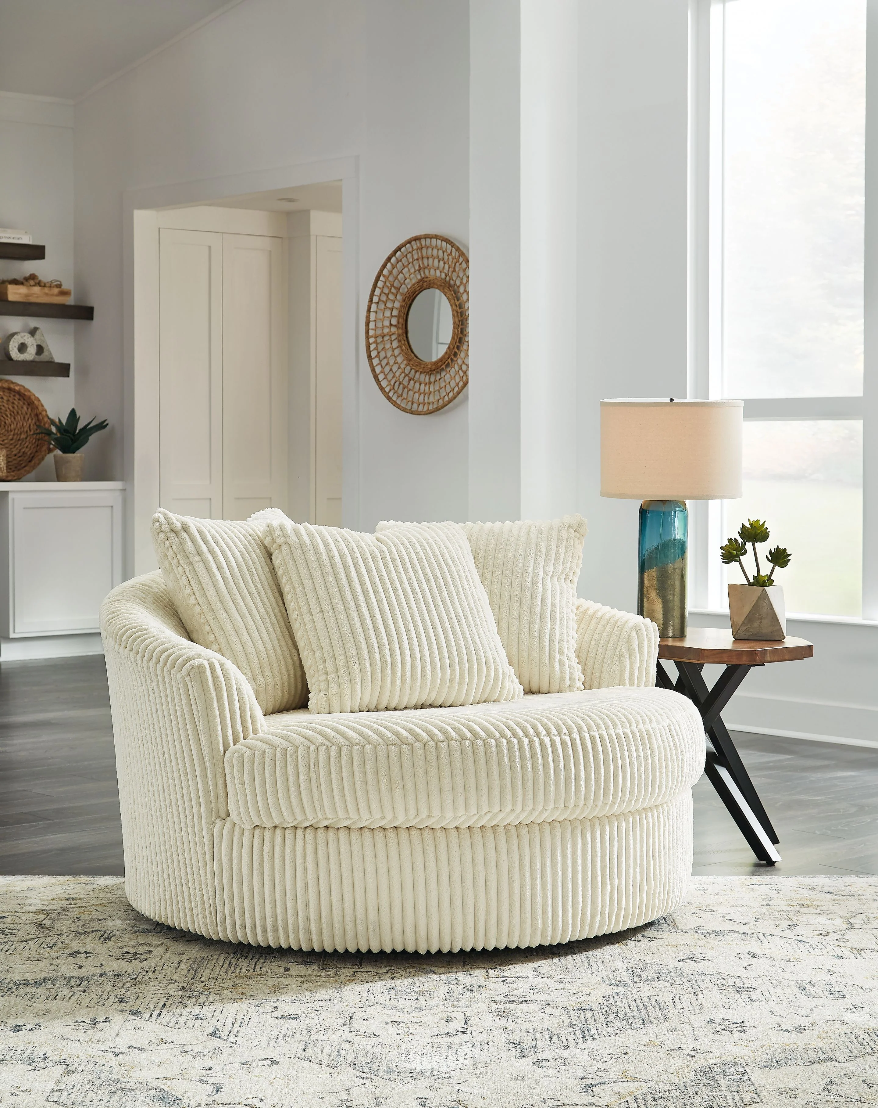 Lindyn - Oversized Swivel Accent Chair - Image 5