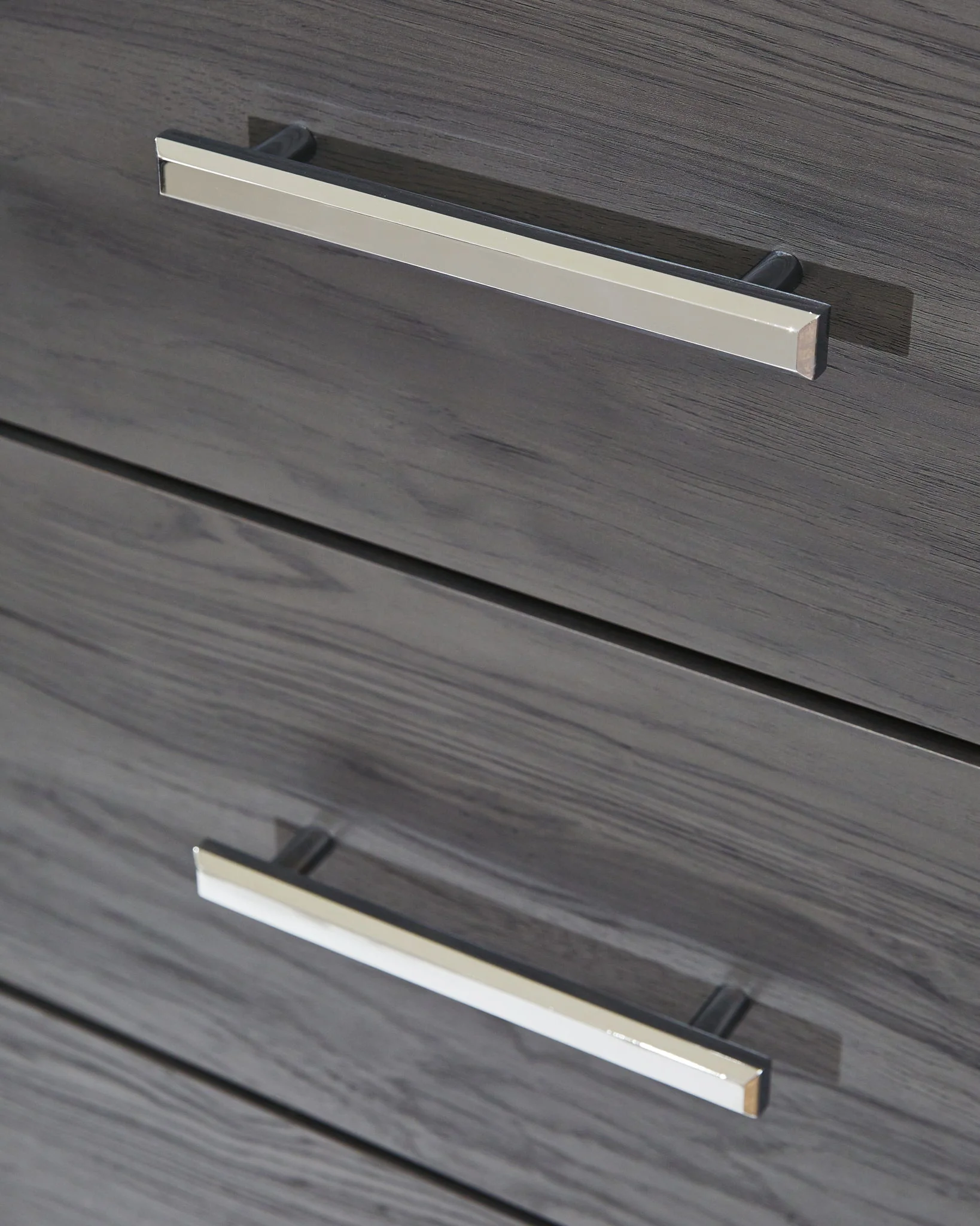 Lodanna - Dresser - Image 16