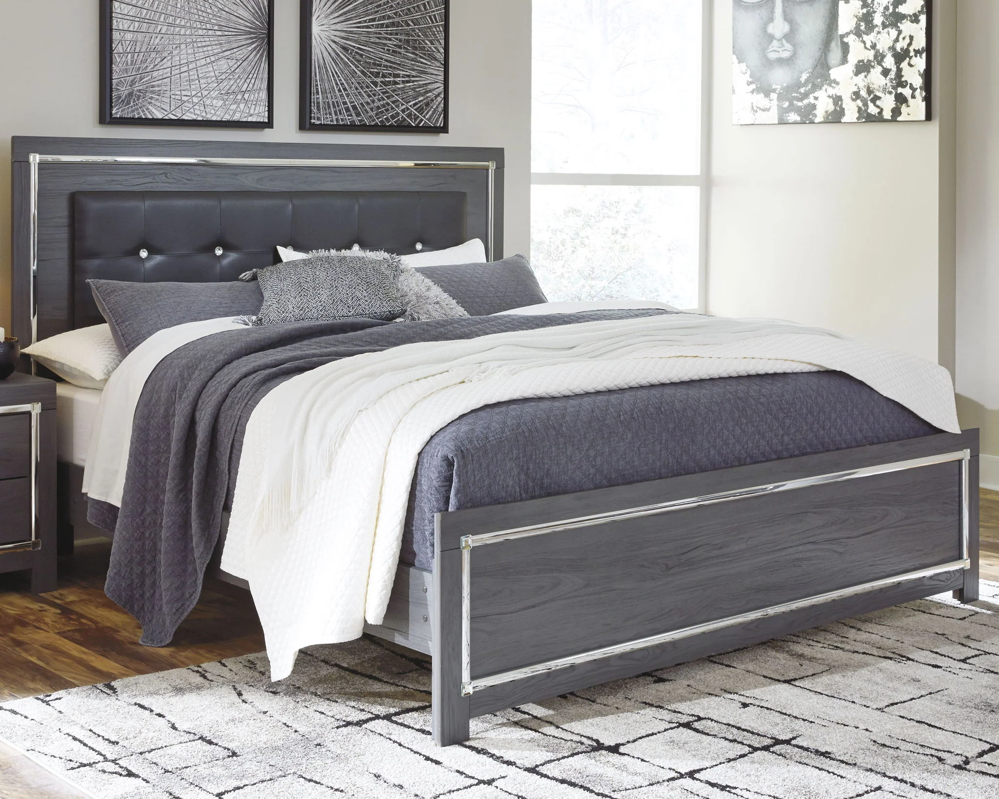 Lodanna - Panel Bed - Image 4