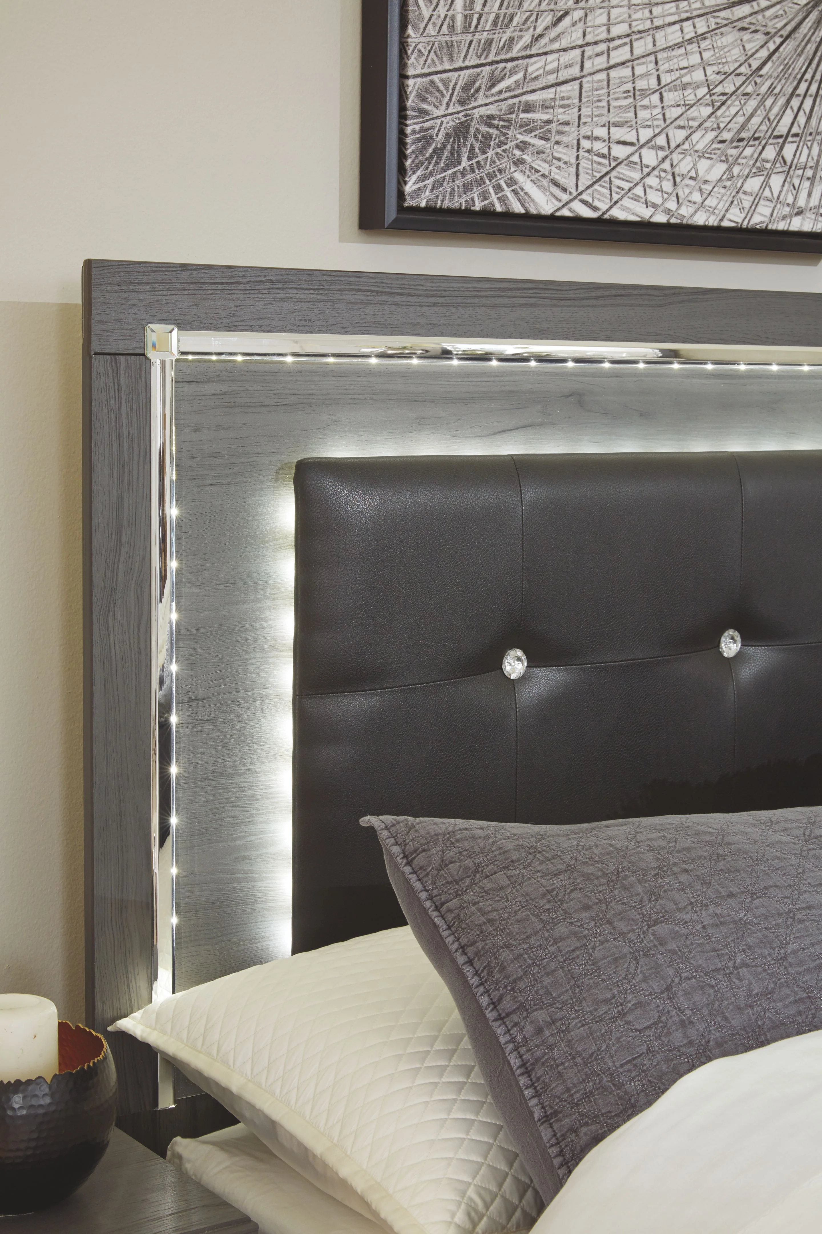 Lodanna - Upholstered Panel Bed - Image 2