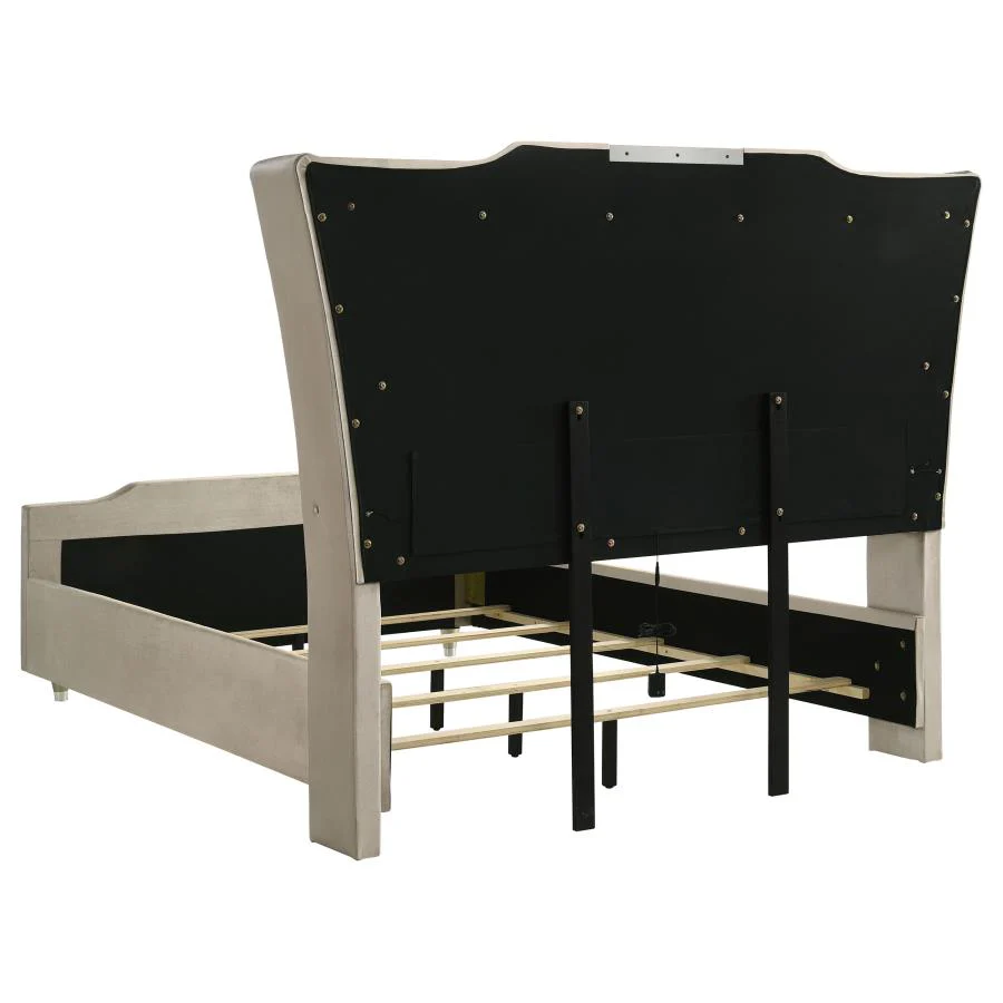 Lorient 5-piece Bedroom Set Ivory and Camel - Image 6