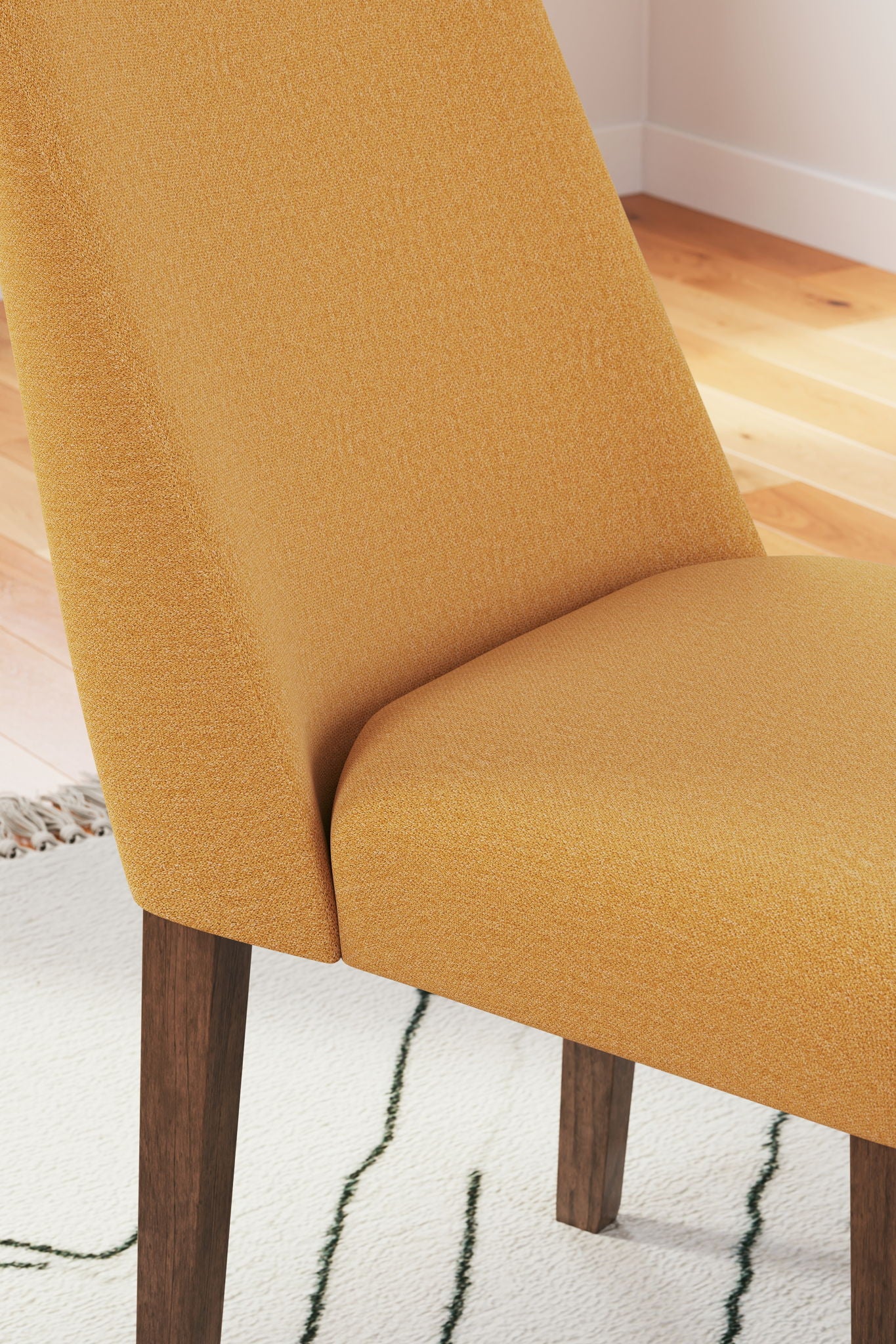 Lyncott - Dining Room Table Set - Image 11