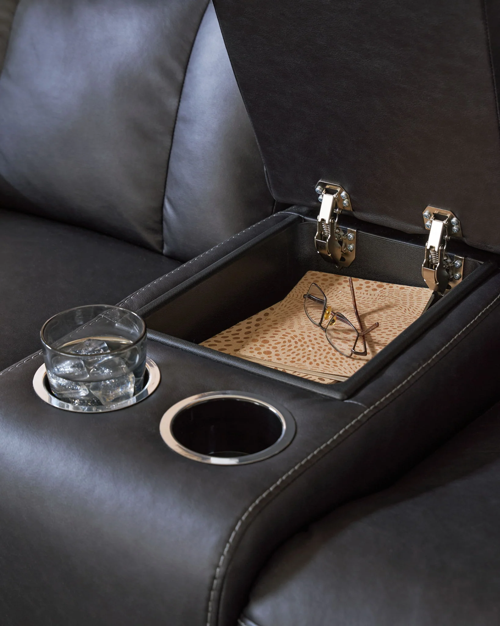 Mackmenville - Double Reclining Loveseat With Console - Image 14
