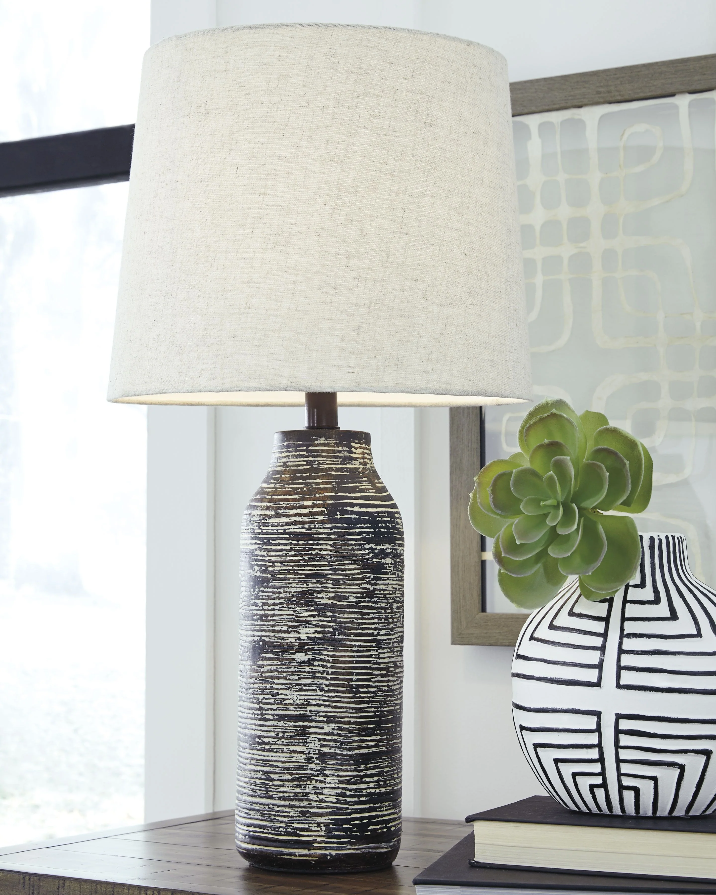 Mahima - Table Lamp - Image 3