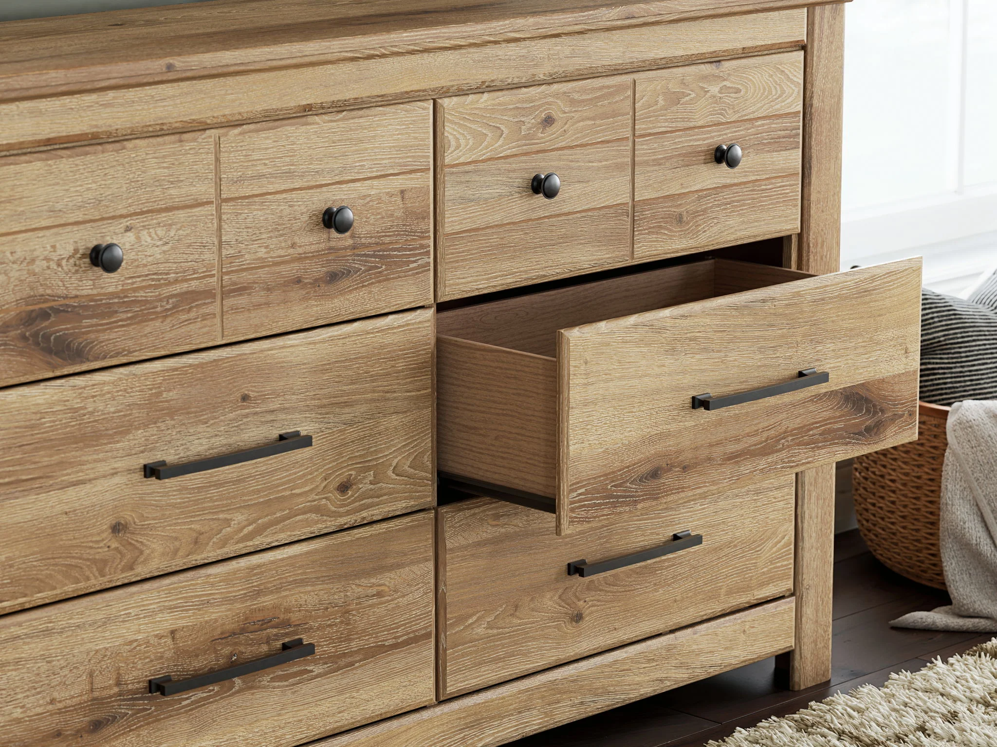 Makidern - Six Drawer Dresser - Image 15