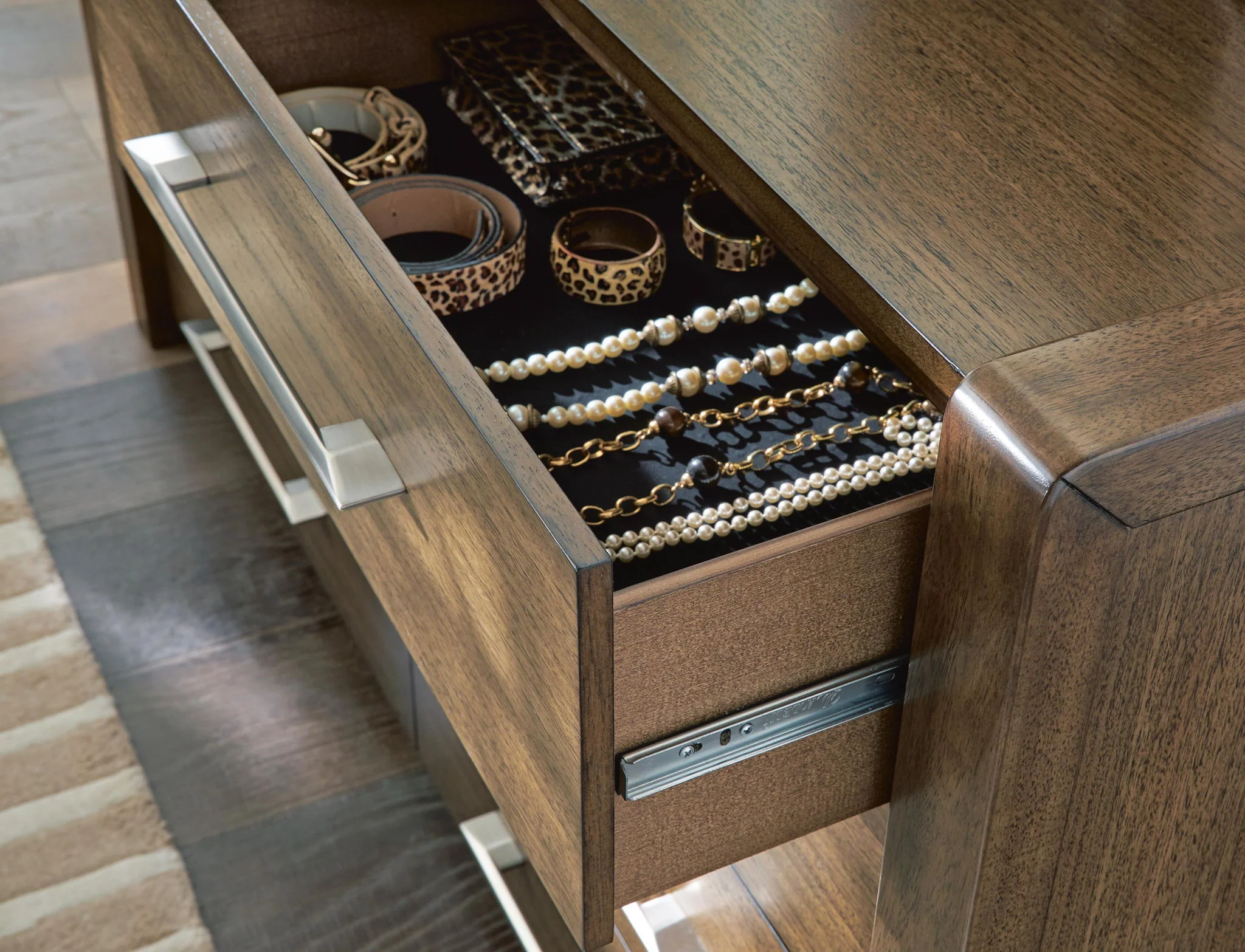 Marxmore - Dresser - Image 4