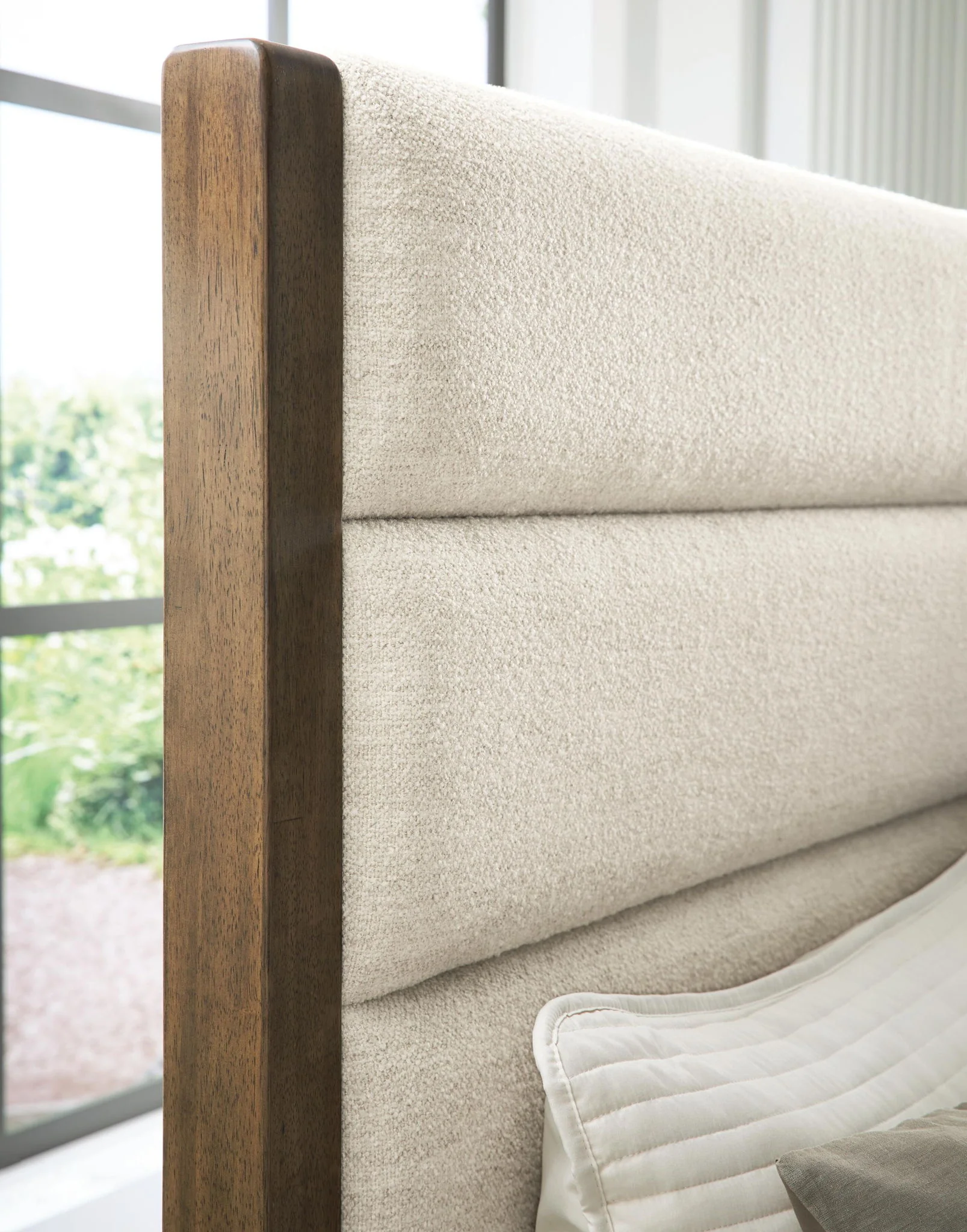 Marxmore - Upholstered Storage Bed - Image 7