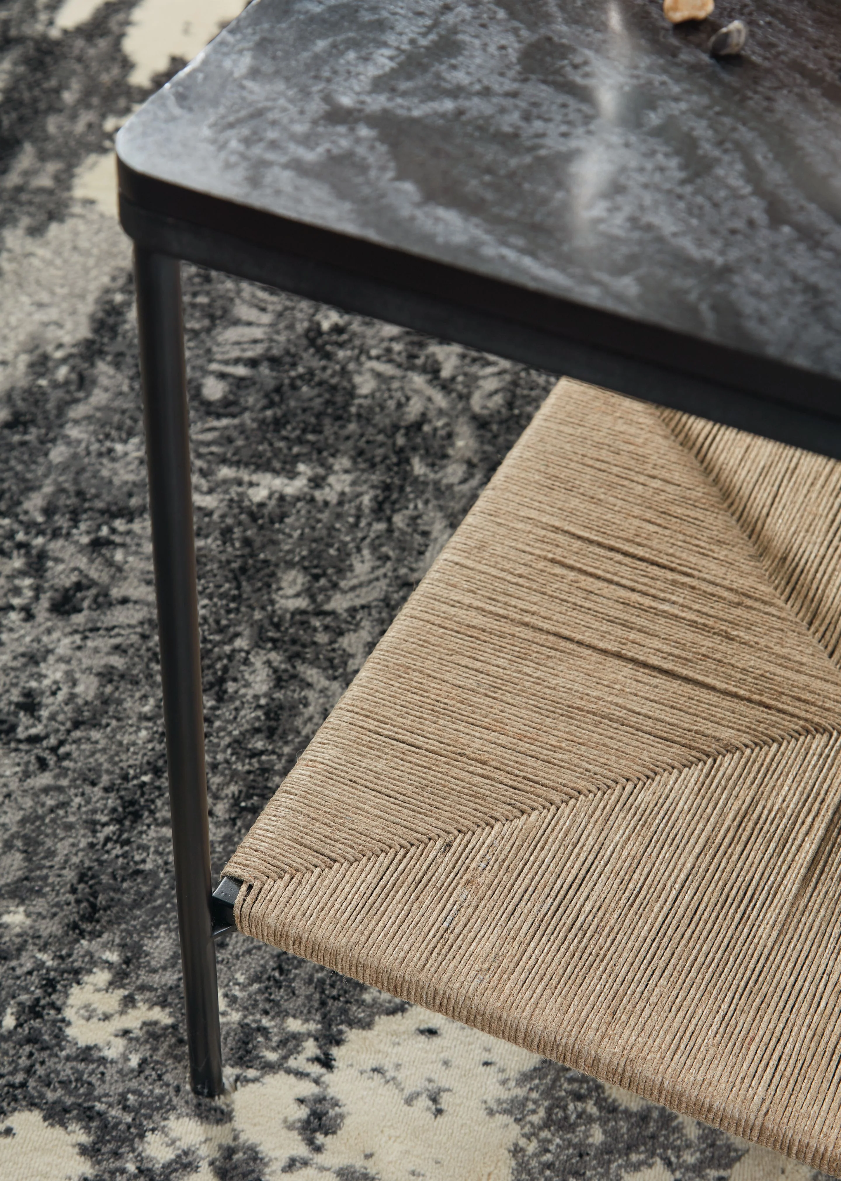 Minrich - Accent Table - Black / Natural - Image 3