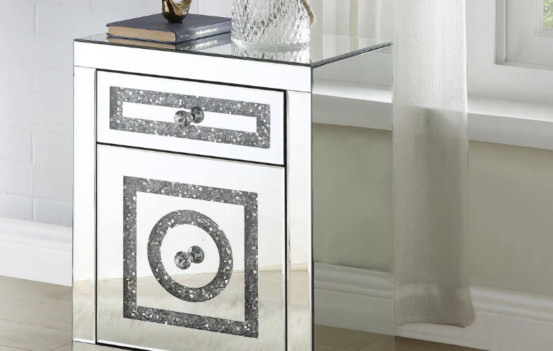 Noralie - Accent Table Mirrored Faux Dimaonds - Silver - Image 4