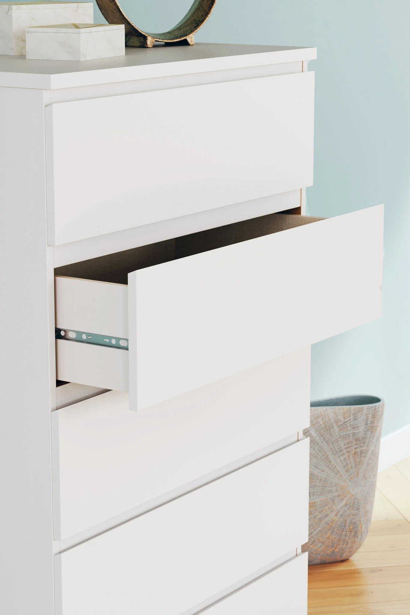 Onita - Five Drawer Chest - Image 3