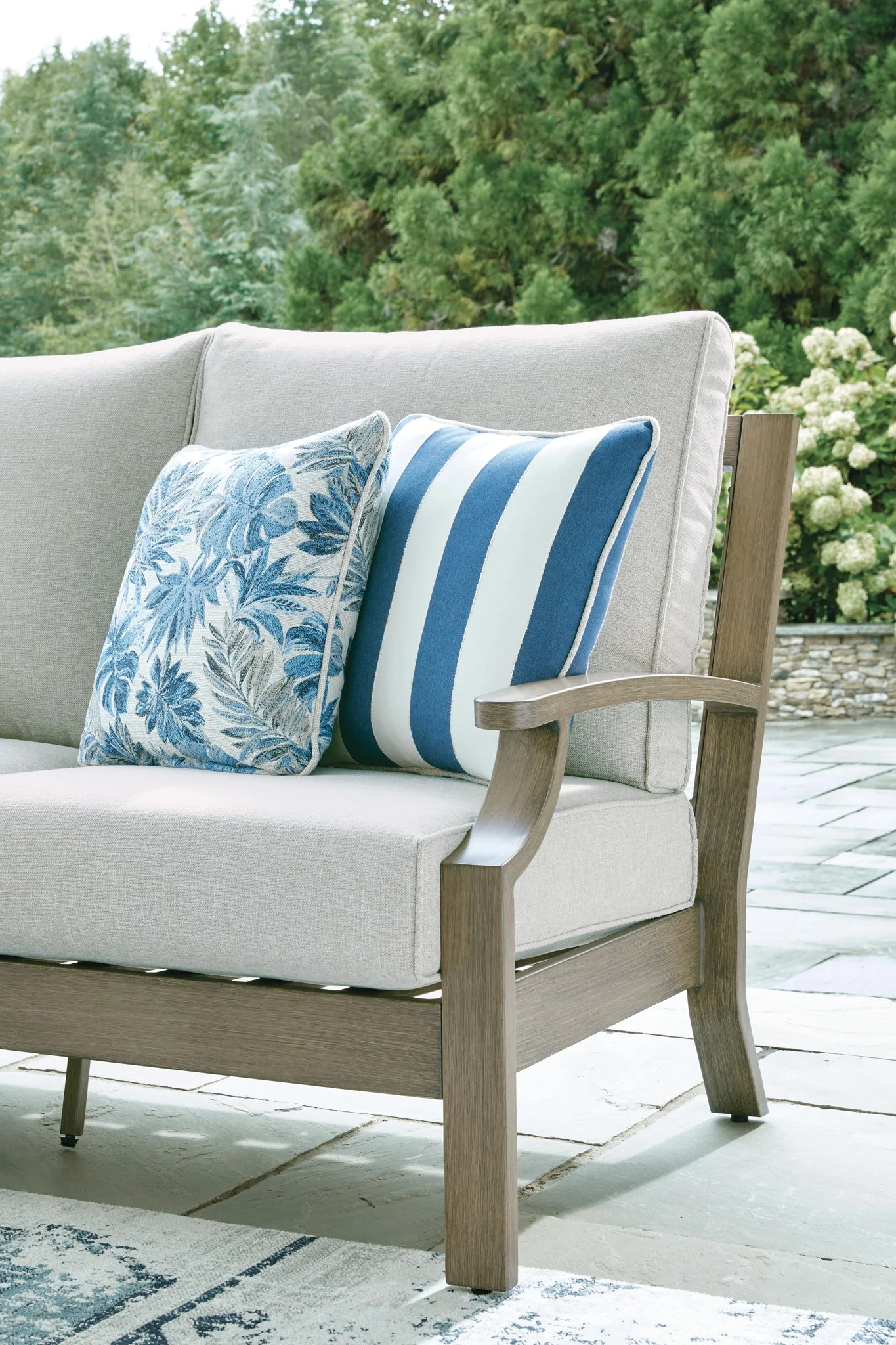 Rainier Ranch - Sofa With Cushion - Brown / Beige - Image 4