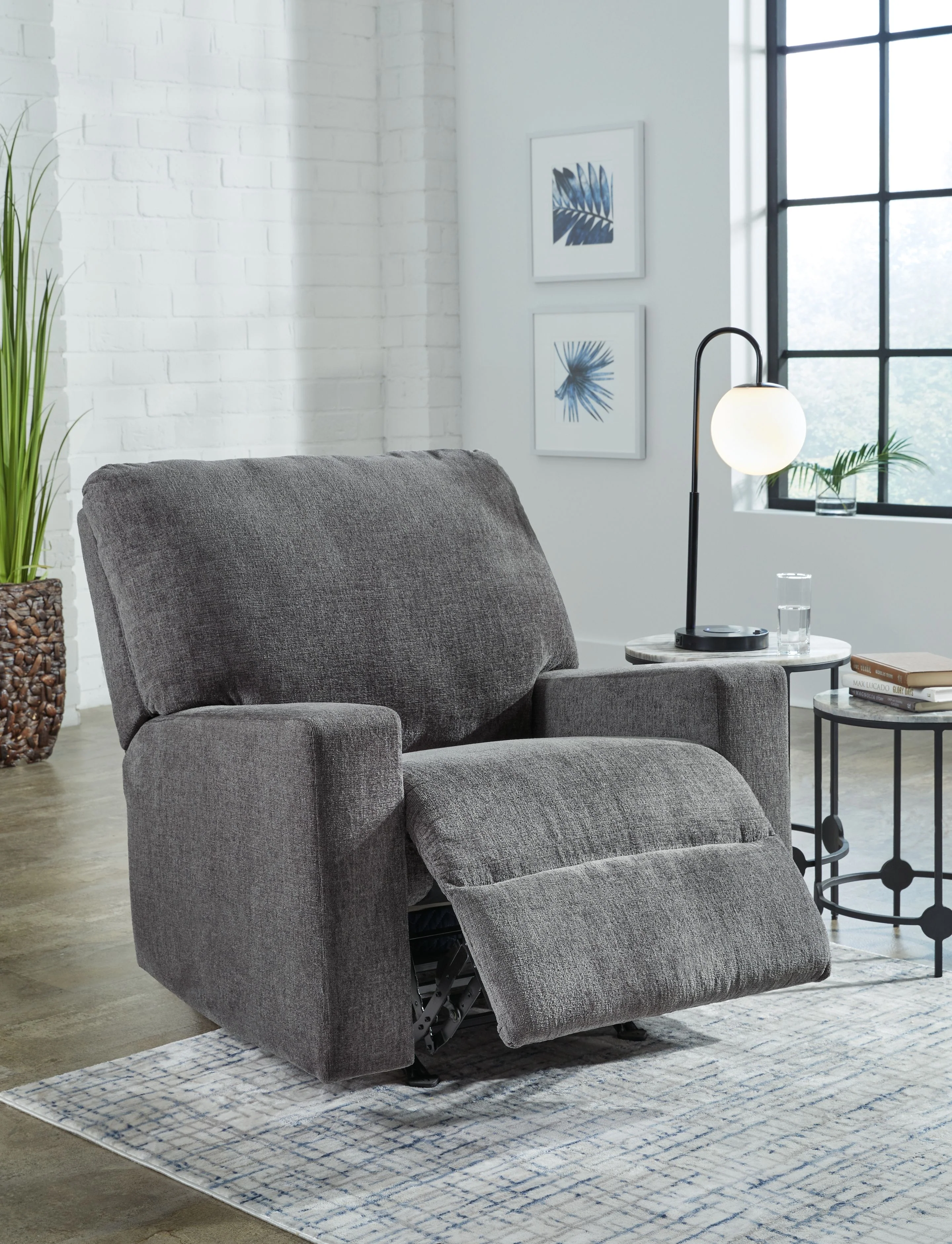 Rannis - Rocker Recliner - Image 3