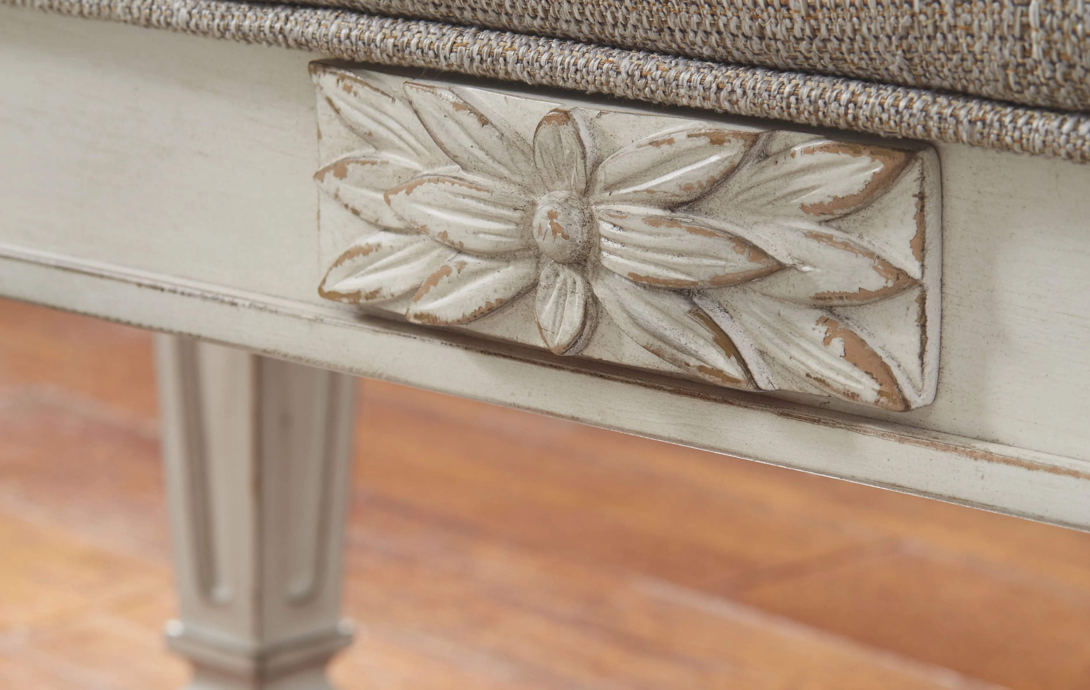 Realyn - Accent Bench - Antique White - Image 4